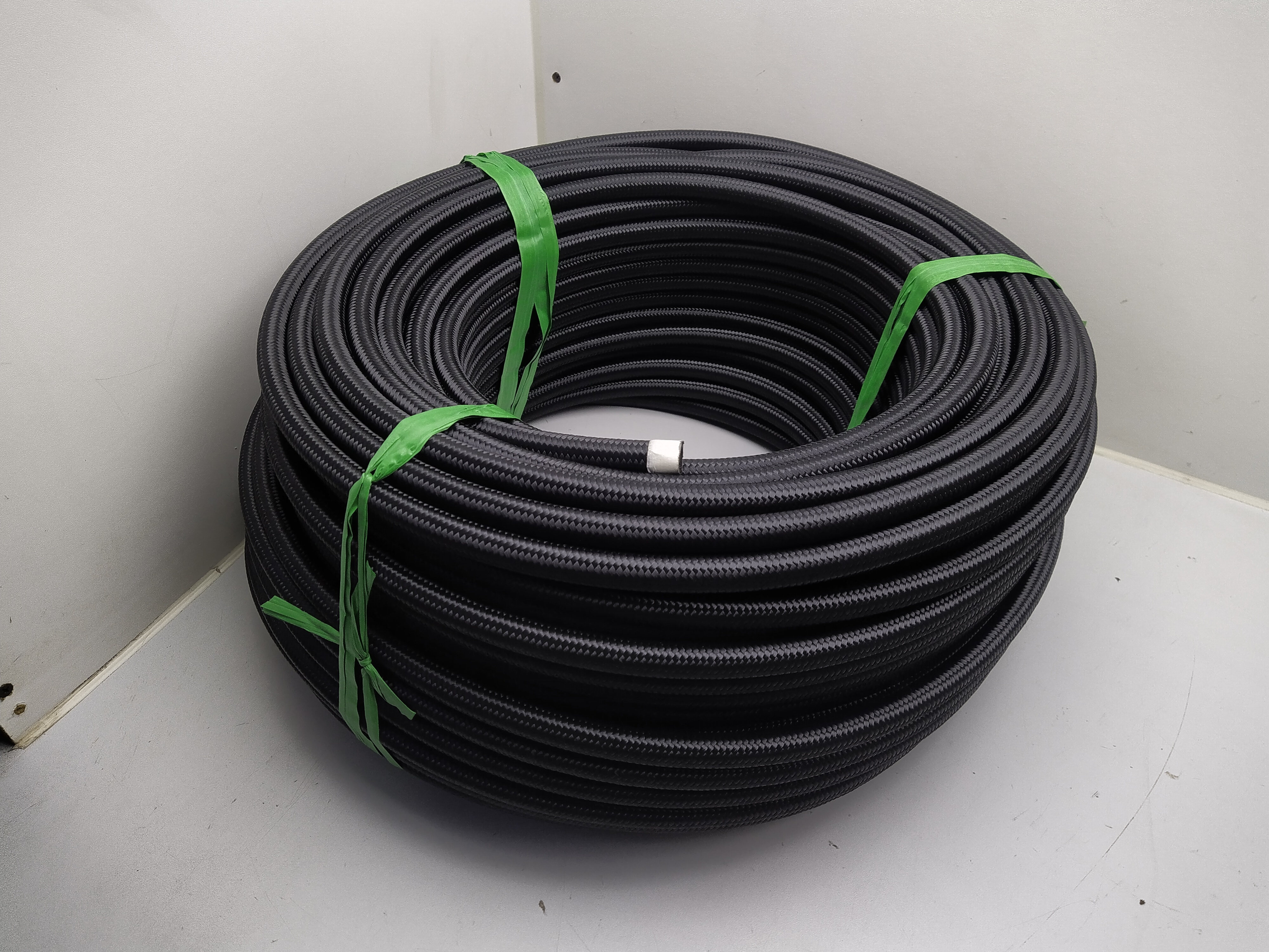 NBR Nylon Stahlflexleitung Dash 8 AN8 schwarz NBR Nylon Stahlflexleitung Dash 8 AN8 schwarz