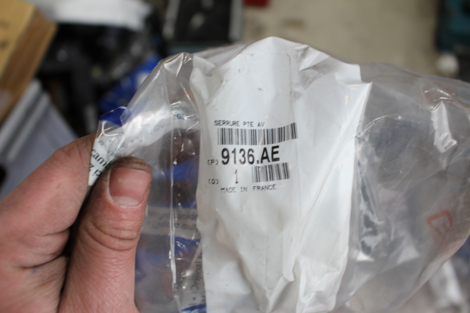 Peugeot / Citroen SCHLOSS TÜR VORNE 9136AE NEU NOS NEW OEM