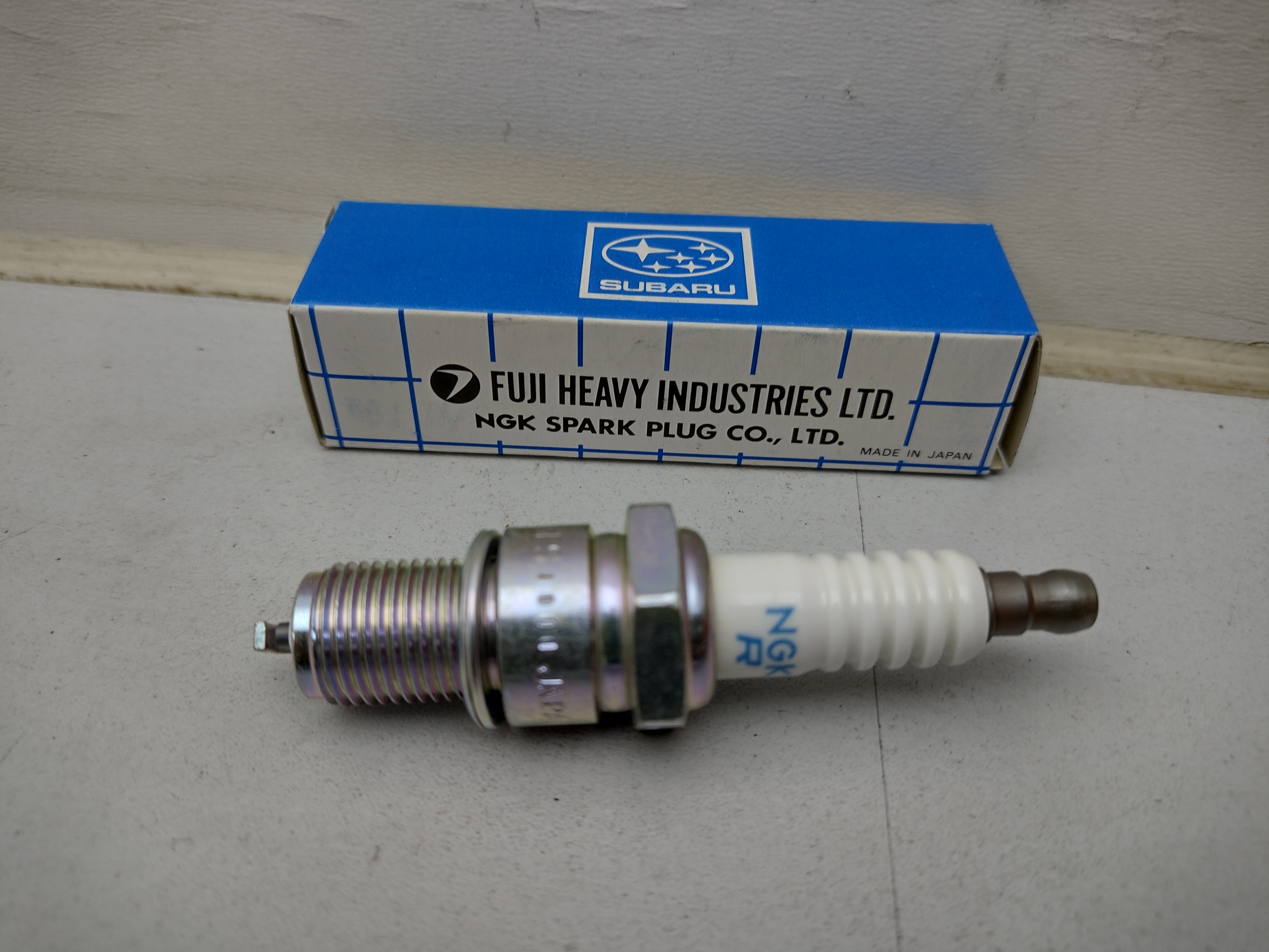 Zündkerze SUBARU 22401AA120 NGK BPA6ES-11 für Libero Leone Justy Zündkerze SUBARU 22401AA120 NGK BPA6ES-11 für Libero Leone Justy