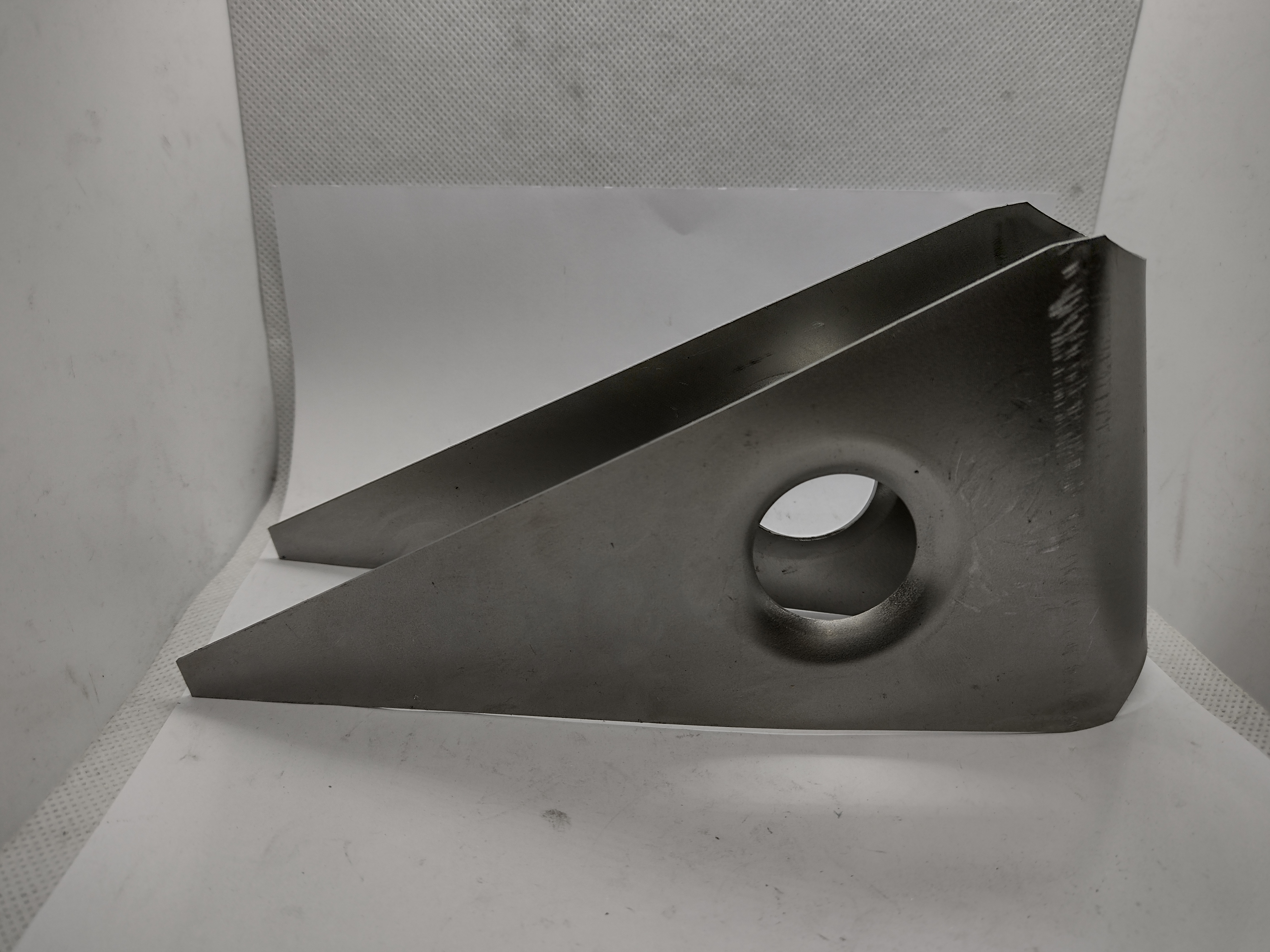 Knotenblech Überrollkäfig Stützen mit Loch 30 Grad Knotenblech Überrollkäfig Stützen mit Loch 30 Grad