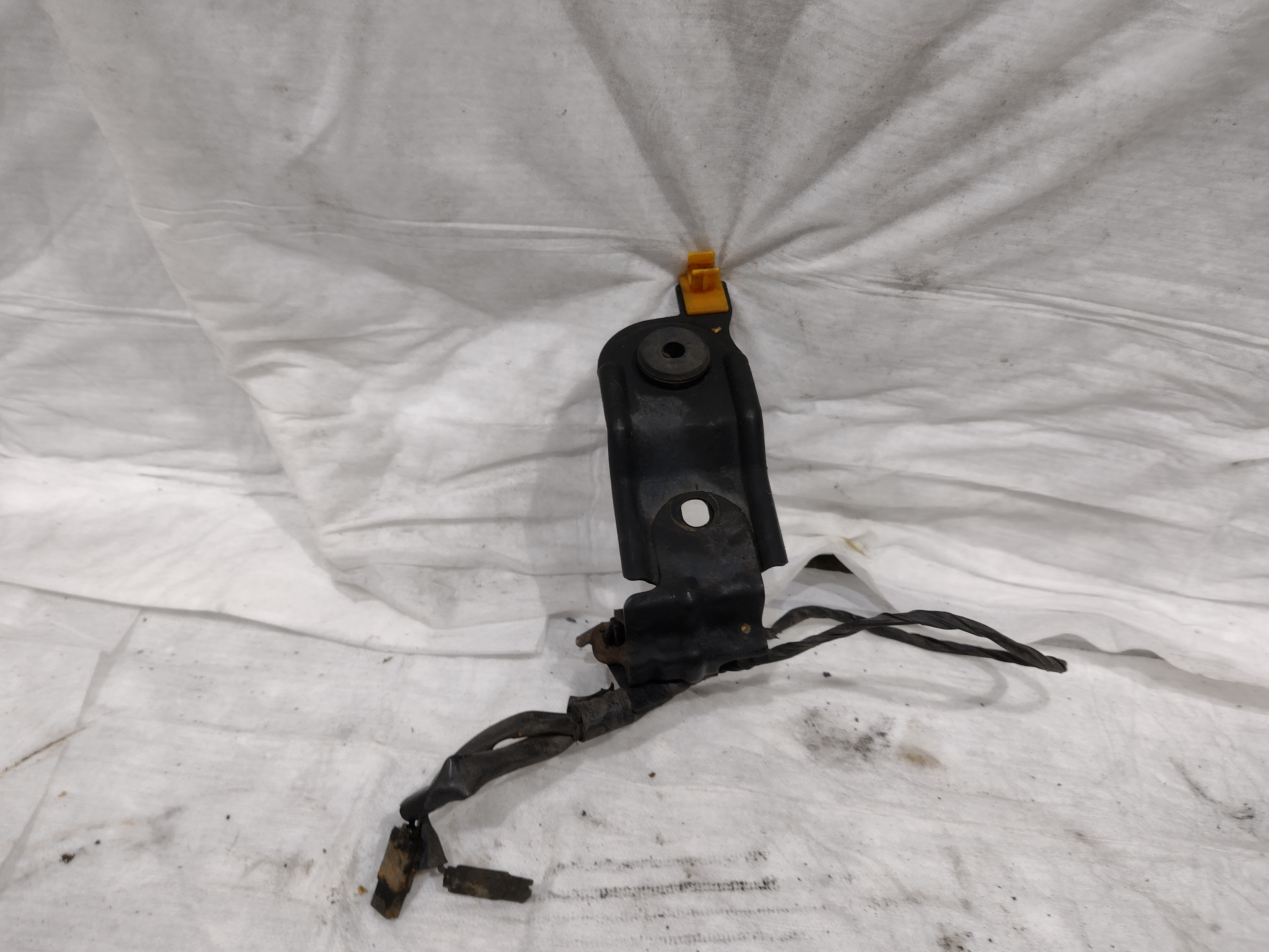 Kühlerschalter Haubenstabhalter links für Subaru Outback H6 BE BH Kühlerschalter Haubenstabhalter links für Subaru Outback H6 BE BH