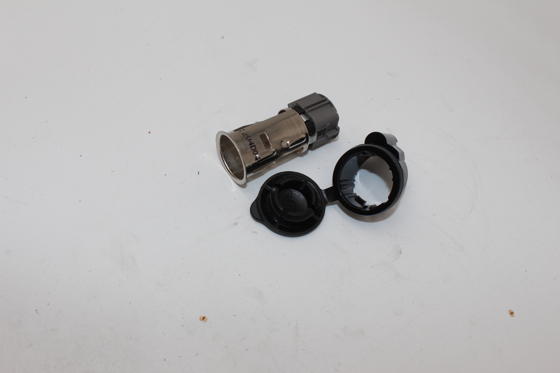 Citroen / Peugeot Steckdose, Zigarettenanzünder 8227C8 NEU NOS