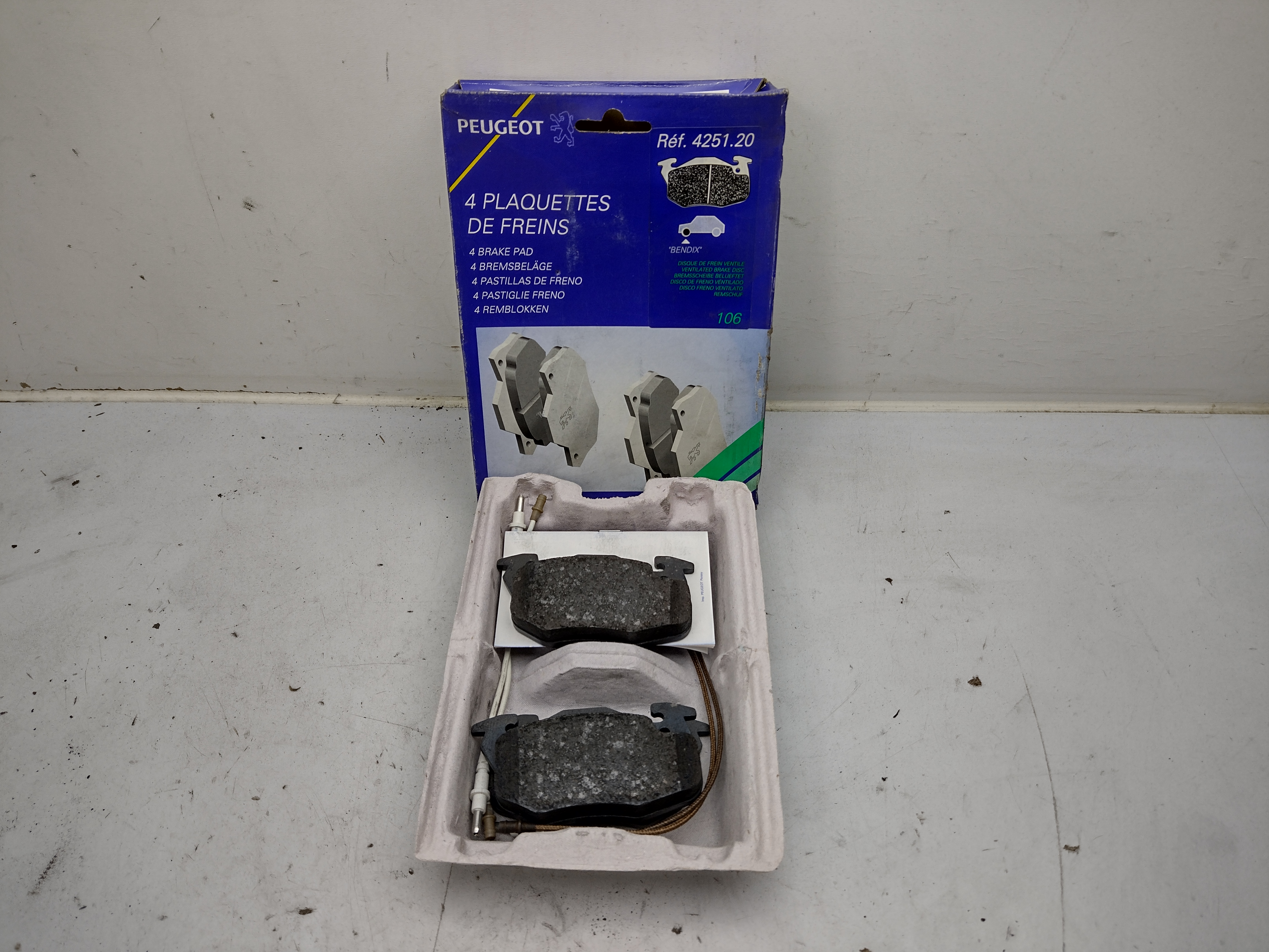 Peugeot 106 Bremsbeläge vorne (Sys.Bendix) 425120 NOS NEW OEM 