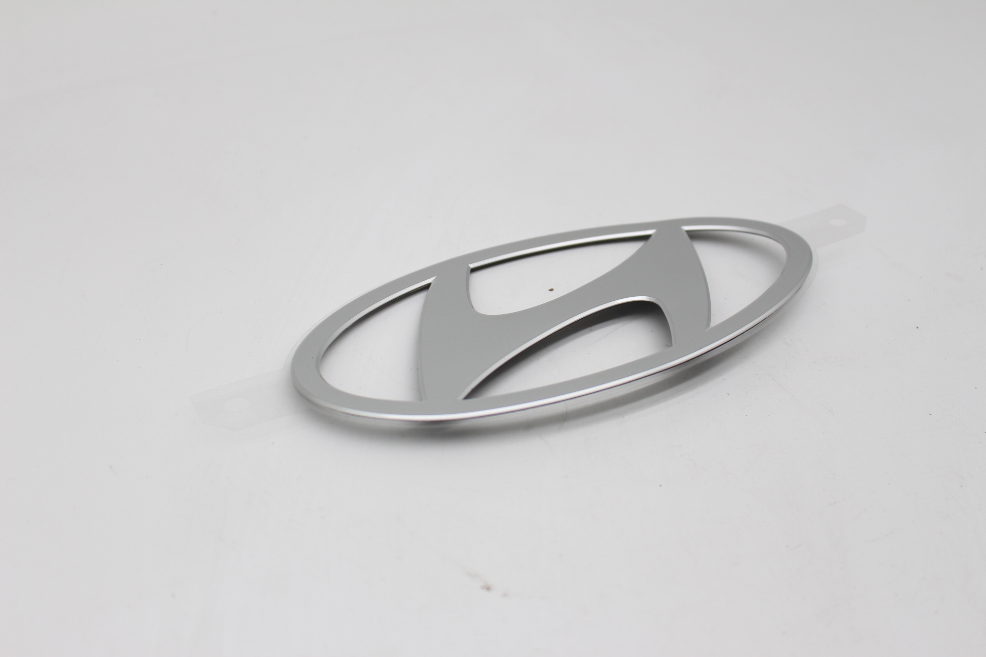 Hyundai IONIQ 6 Stoßstangen Emblem Silber 86305KL200