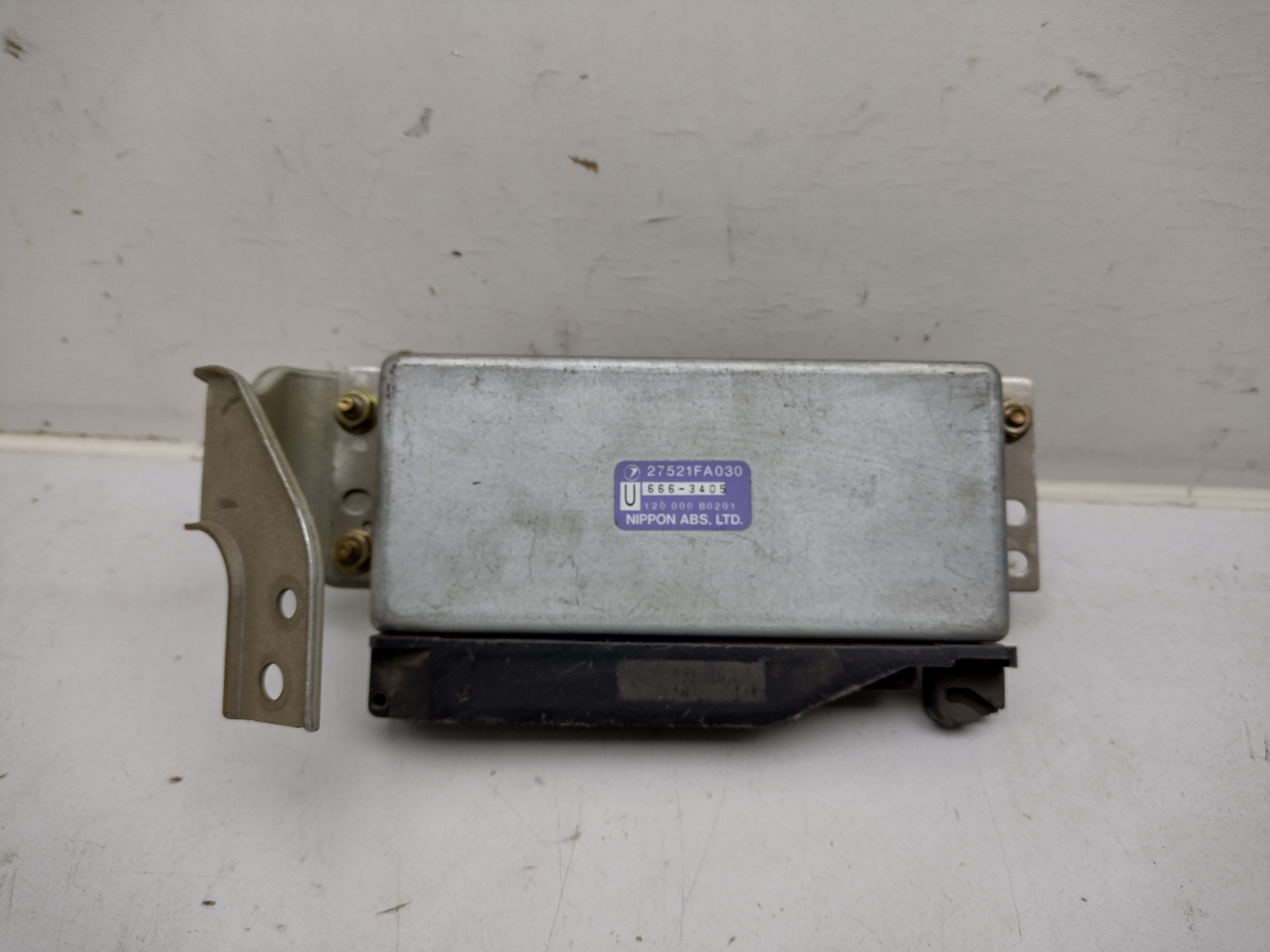 27521FA030 ABS Steuergerät von Subaru Impreza GC GF 27521FA030 ABS Steuergerät von Subaru Impreza GC GF