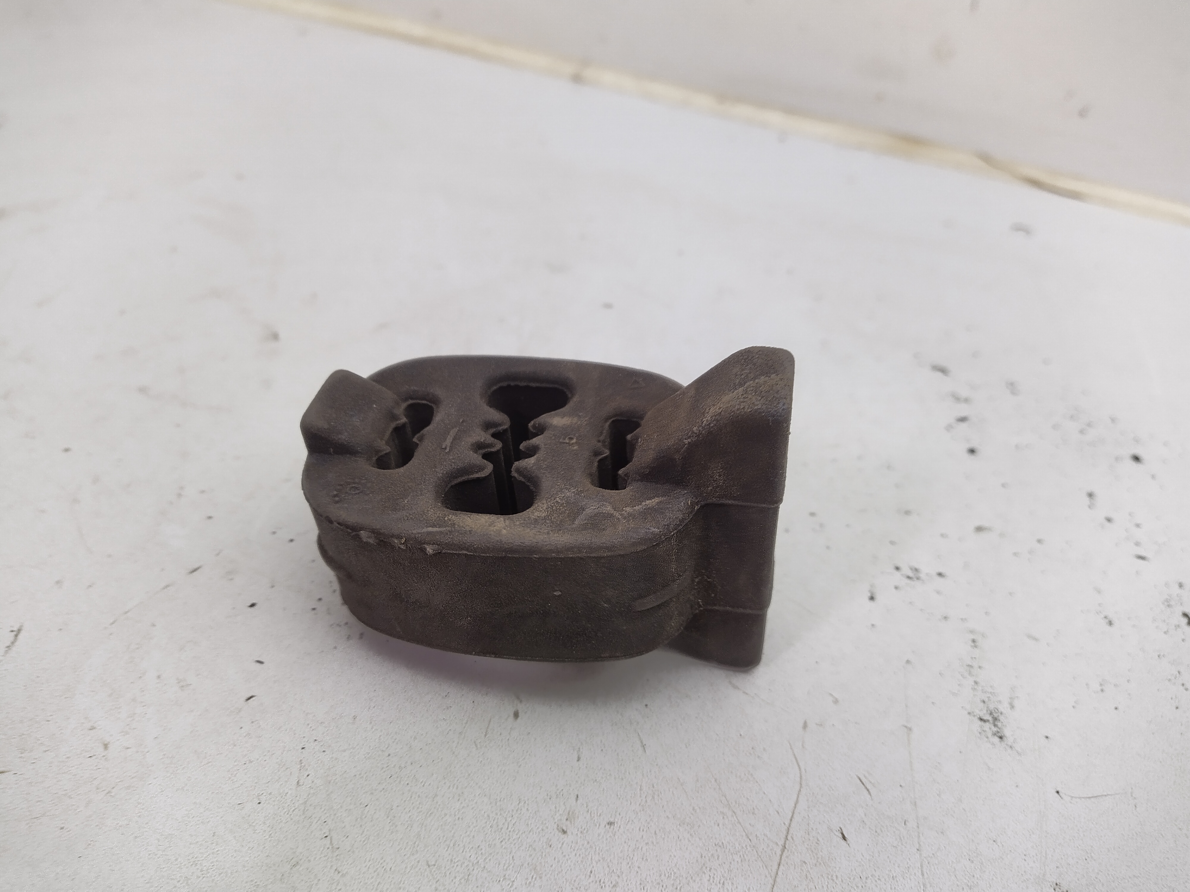 Neues universales Auspuffgummi mit Abstützung Neues universales Auspuffgummi mit Abstützung