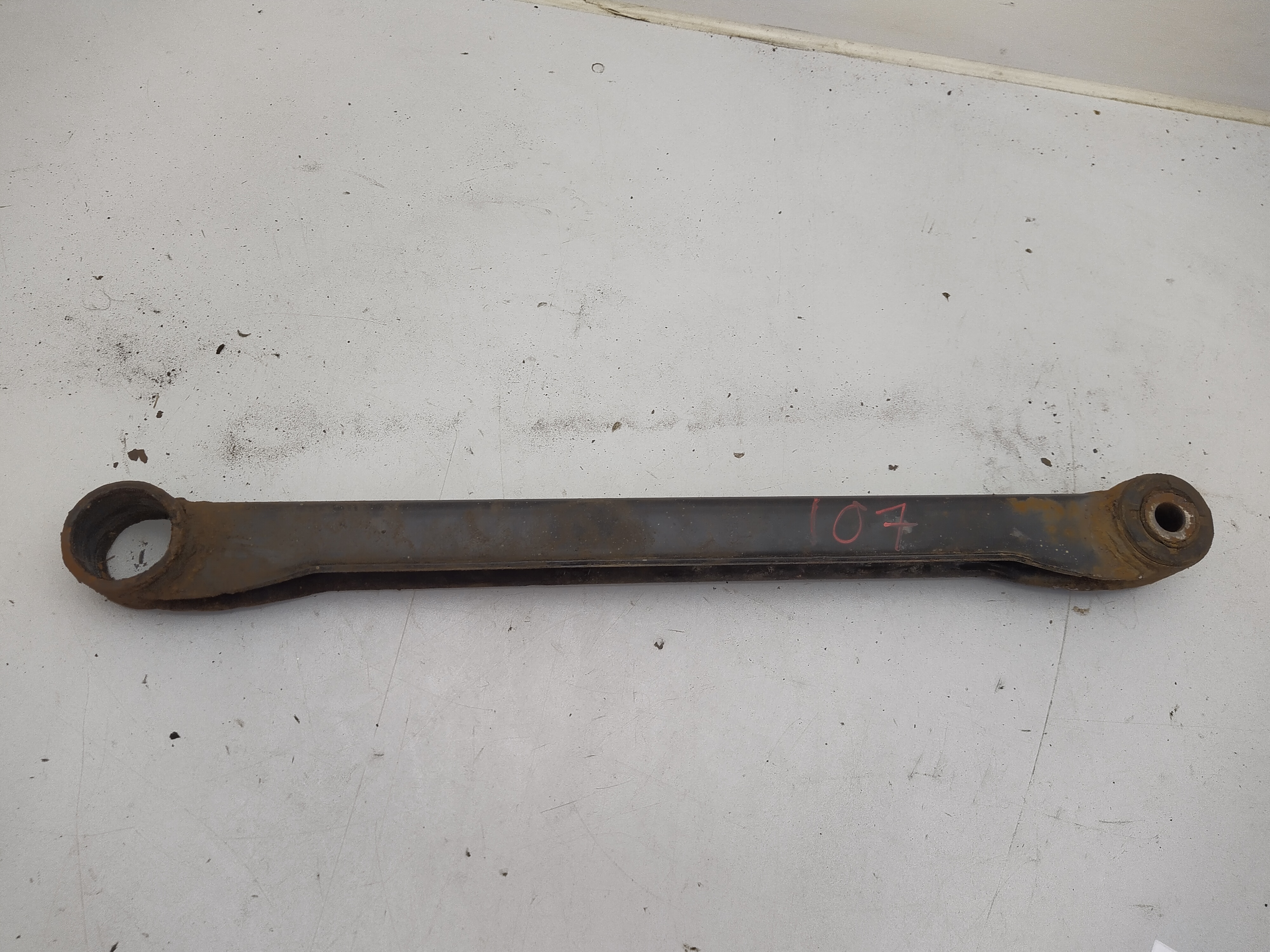 Querlenker hinten U Form passend für Subaru Impreza 1 Lager defekt Querlenker hinten U Form passend für Subaru Impreza 1 Lager defekt