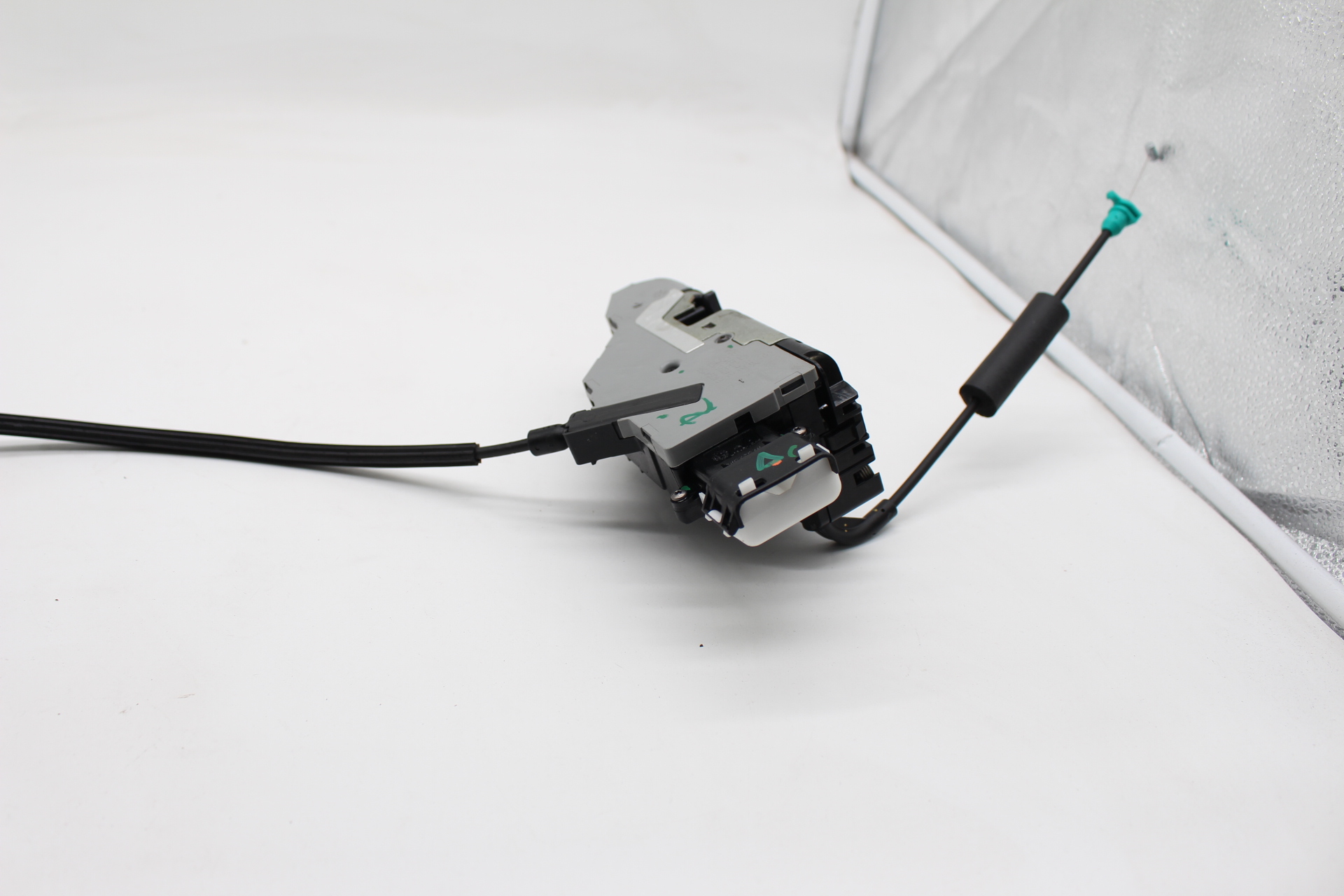 Peugeot / Citroen SCHLOSS TÜR VORNE 9136AE NEU NOS NEW OEM