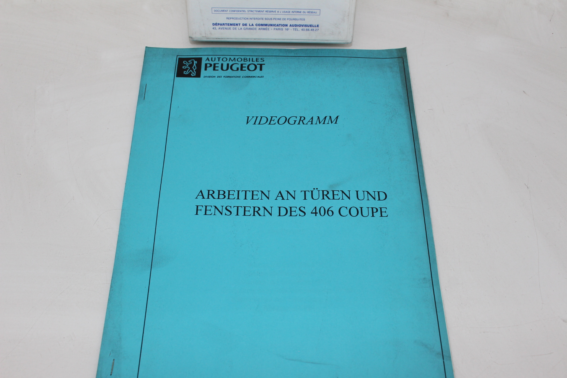 Original Peugeot Lehrvideokassette – Arbeiten an Türen und Fenstern des 406 Coupe
