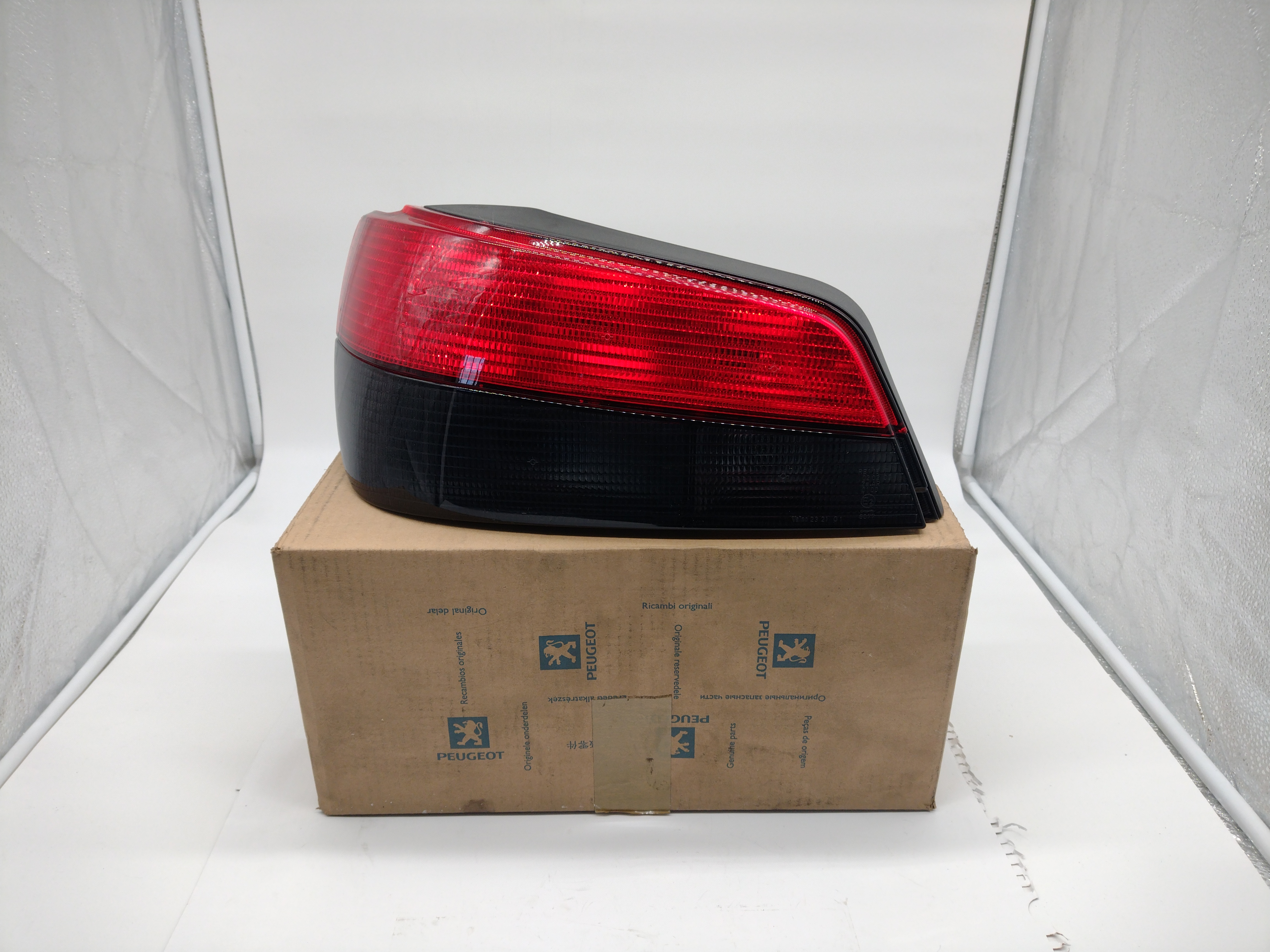 Peugeot 306 Rückleuchte Rücklicht links 6350H7 NEU NOS Peugeot 306 Rückleuchte Rücklicht links 6350H7 NEU NOS