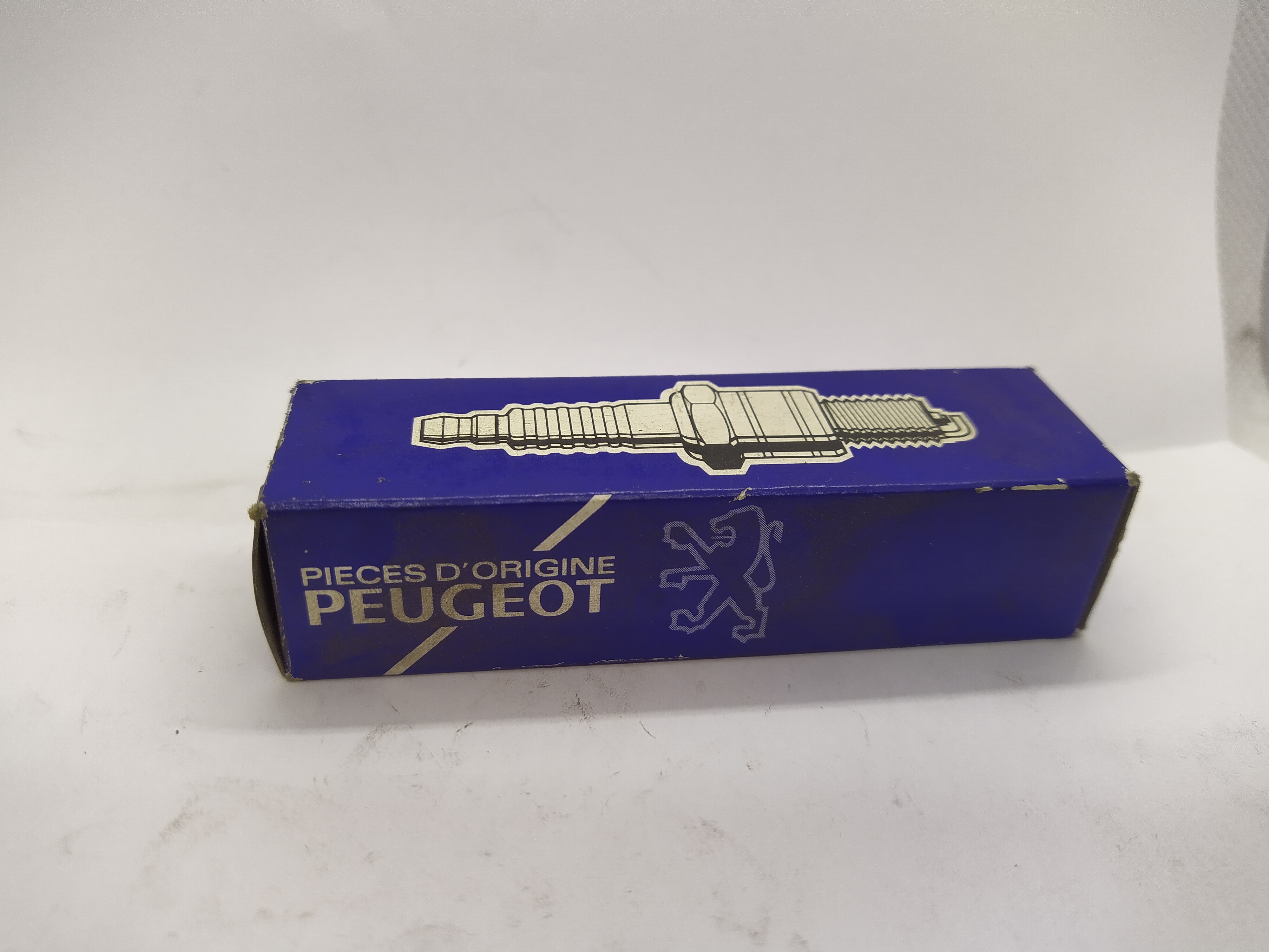 Original Peugeot Zündkerze 596215 CHAMPION S281YC NEU NOS NEW Original Peugeot Zündkerze 596215 CHAMPION S281YC NEU NOS NEW