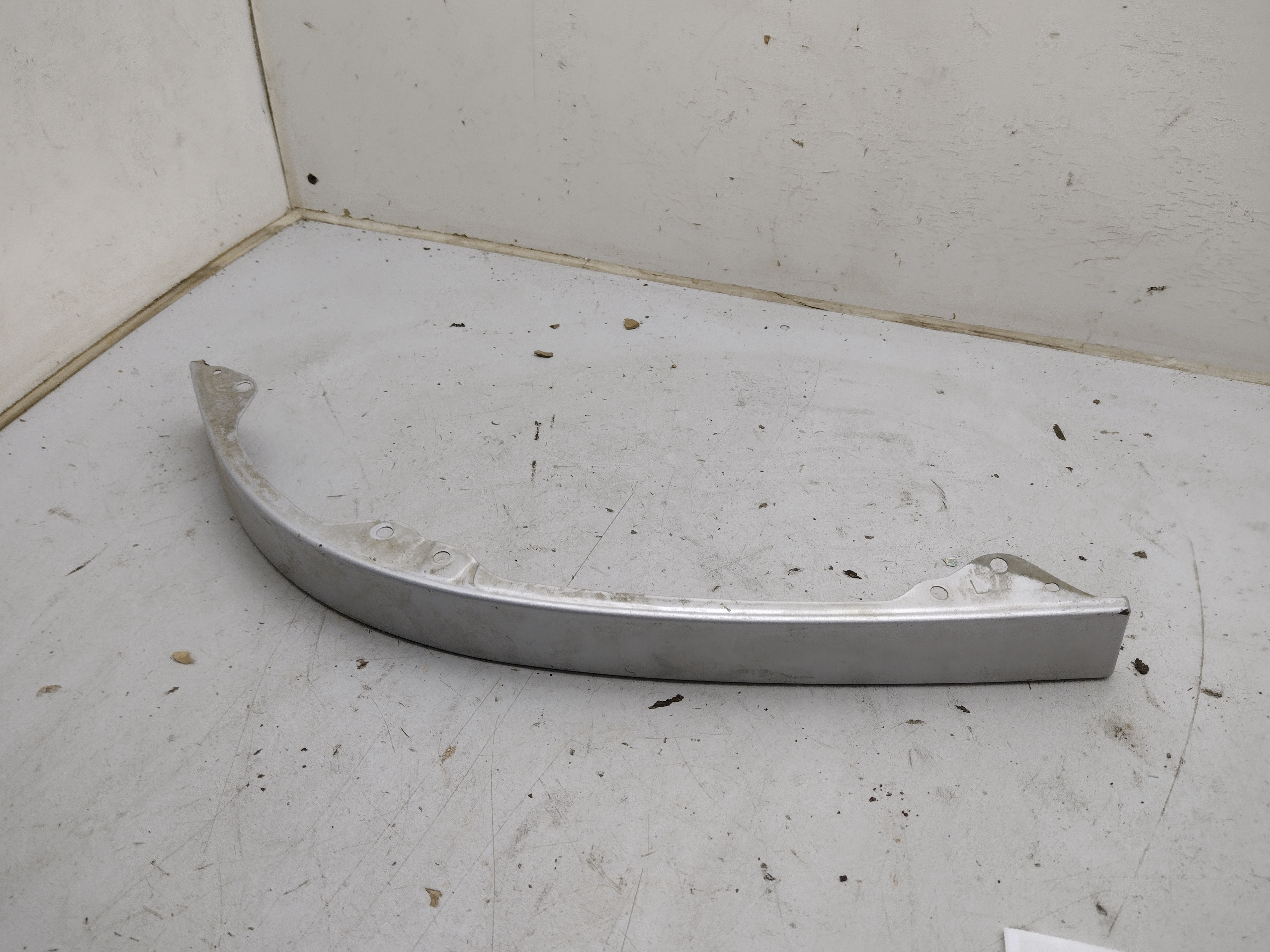 Zierleiste hinten links silber unter Rückleuchte für Subaru Impreza 1 GC GF 93-00 Zierleiste hinten links silber unter Rückleuchte für Subaru Impreza 1 GC GF 93-00