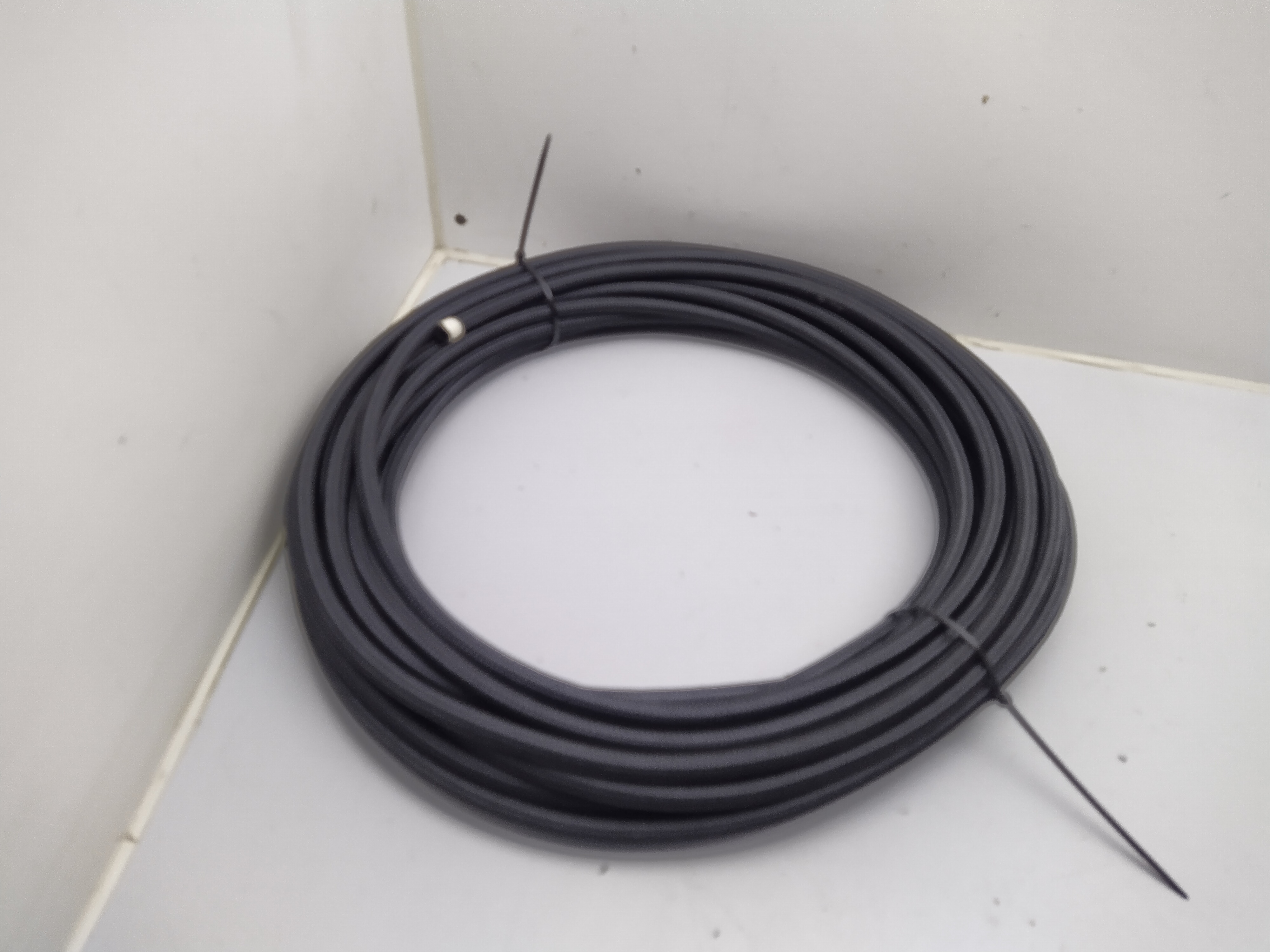 NBR Nylon Stahlflexleitung Dash 4 AN4 schwarz NBR Nylon Stahlflexleitung Dash 4 AN4 schwarz