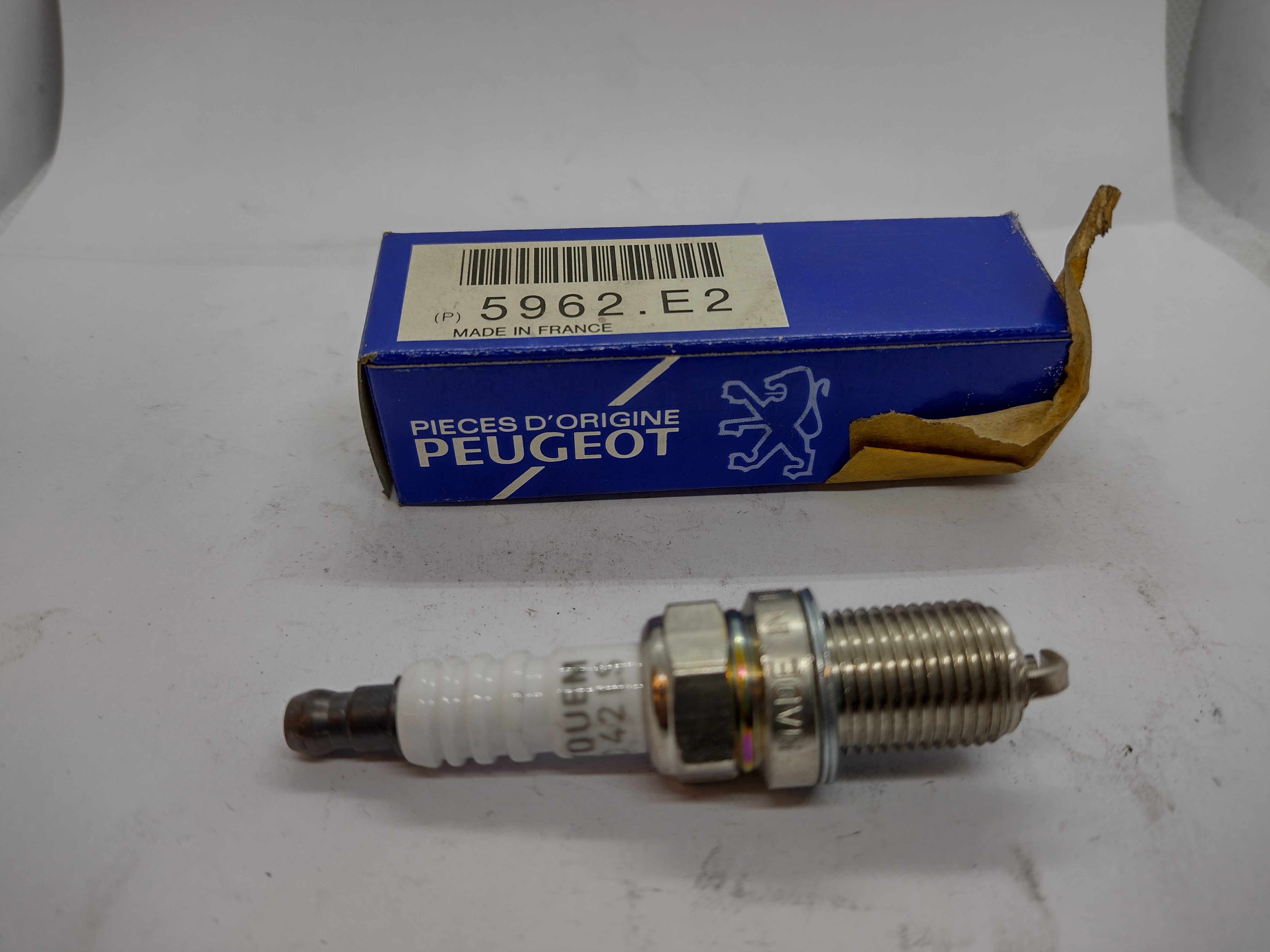 Original Peugeot Zündkerze 5962E2 NEU NOS NEW Original Peugeot Zündkerze 5962E2 NEU NOS NEW