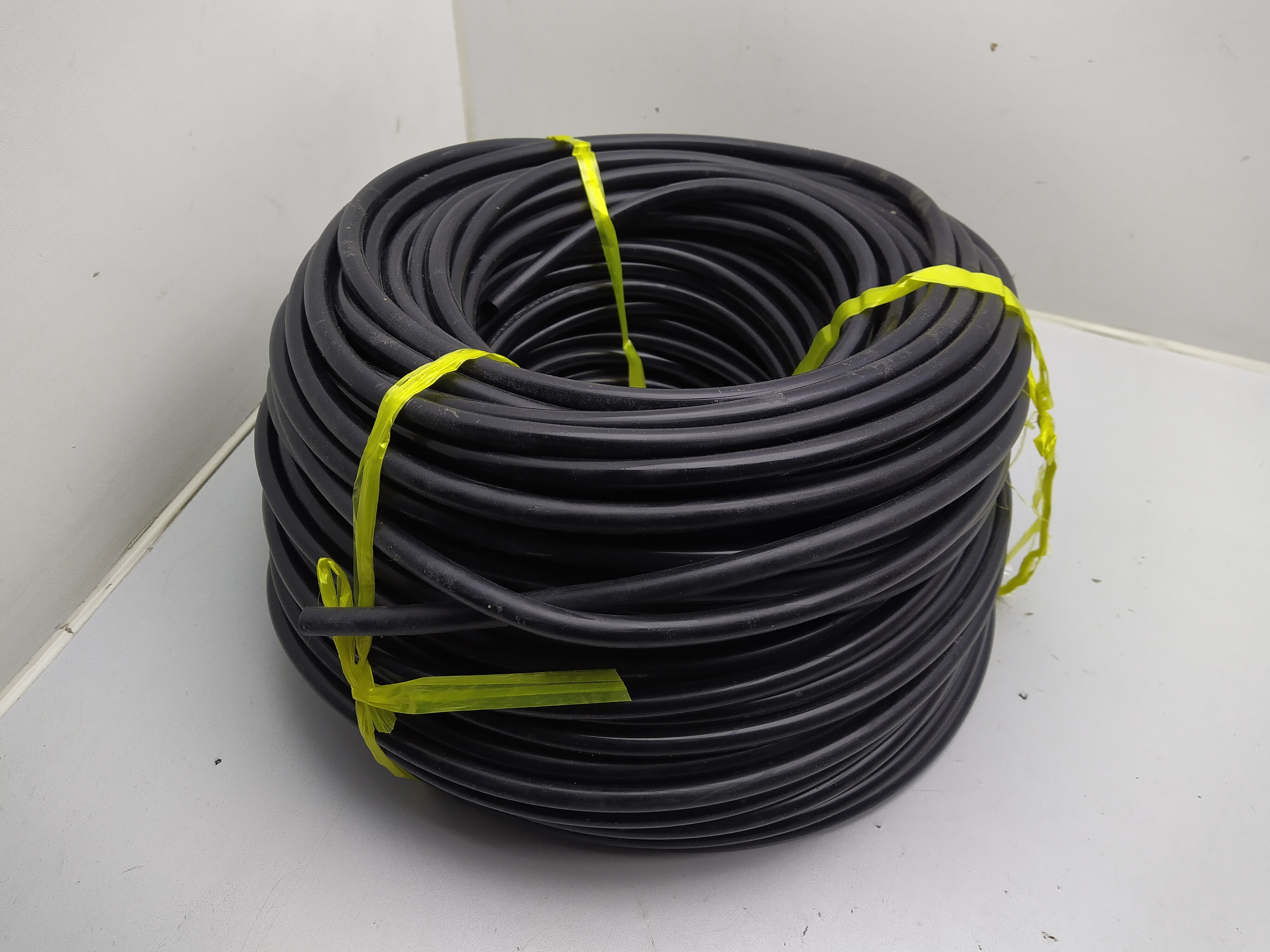 Silikon Unterdruckschlauch 4mm, schwarz Silikon Unterdruckschlauch 4mm, schwarz