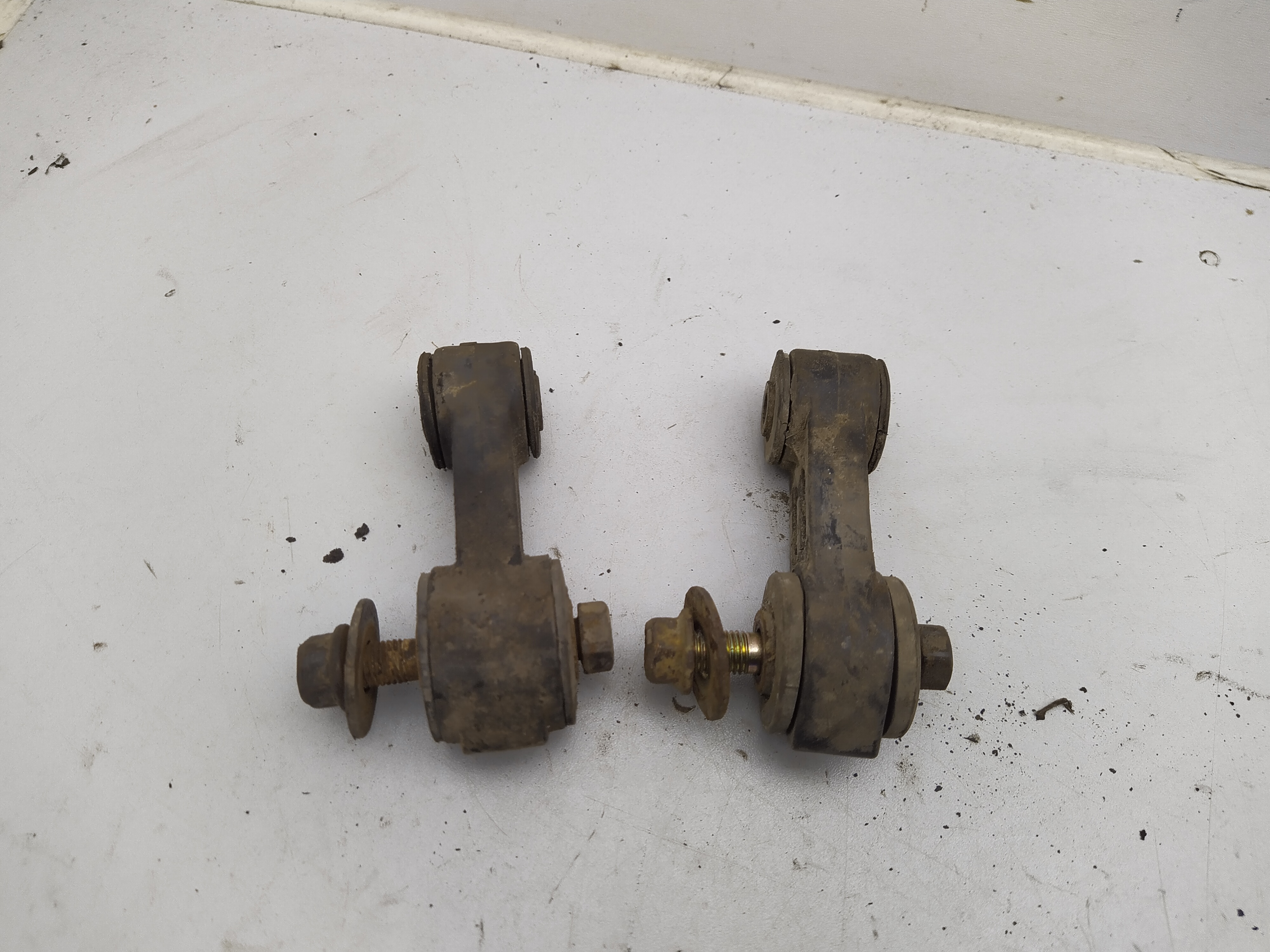 Satz Koppelstangen vorne für Subaru Impreza / Forester / Legacy Satz Koppelstangen vorne für Subaru Impreza / Forester / Legacy