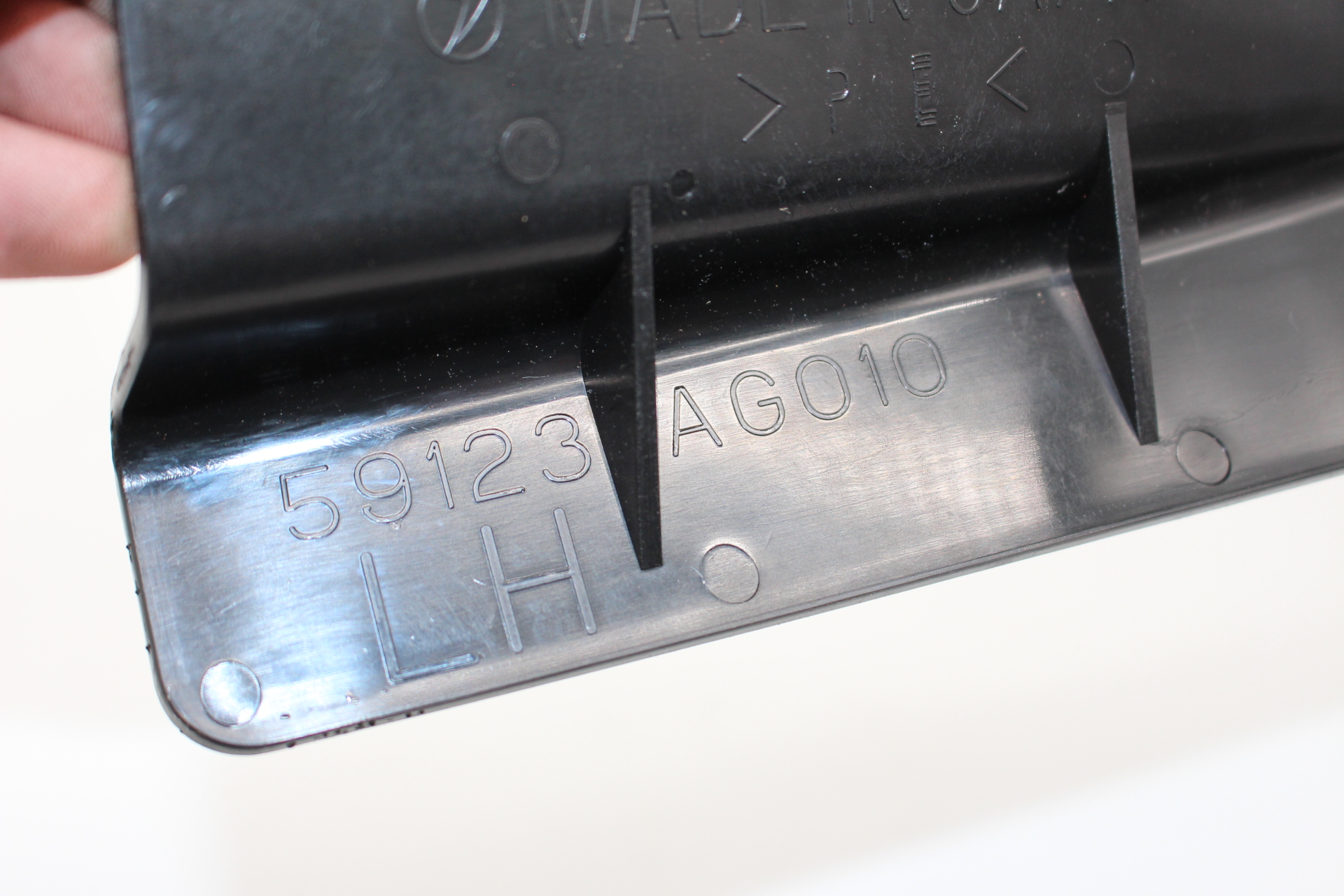 Kotflügelhalter links 59123AG010 für Subaru Impreza GH 2010-2014