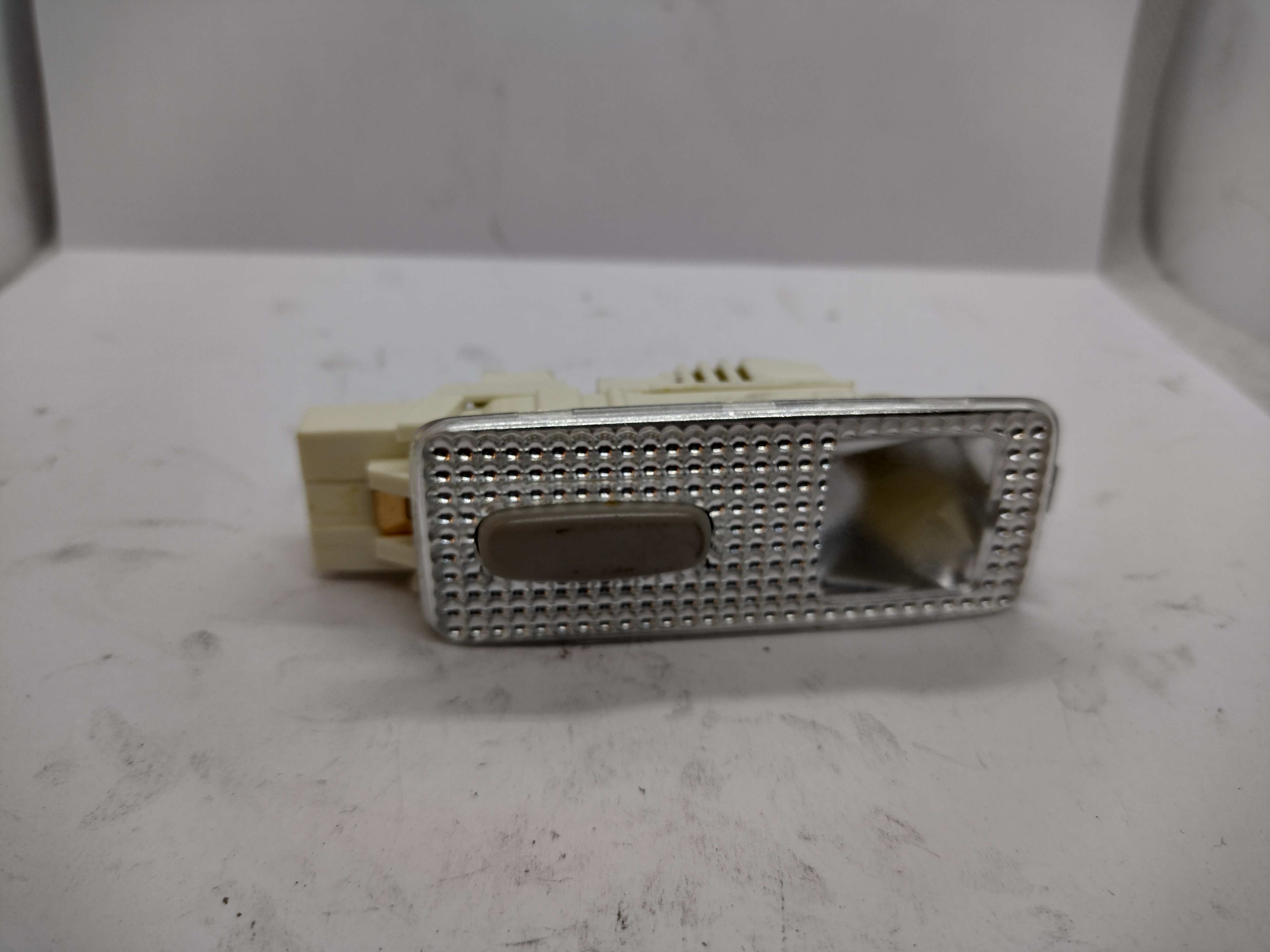 Peugeot / Citroen LESELAMPE 6362P0 NEU NOS NEW OEM Peugeot / Citroen LESELAMPE 6362P0 NEU NOS NEW OEM