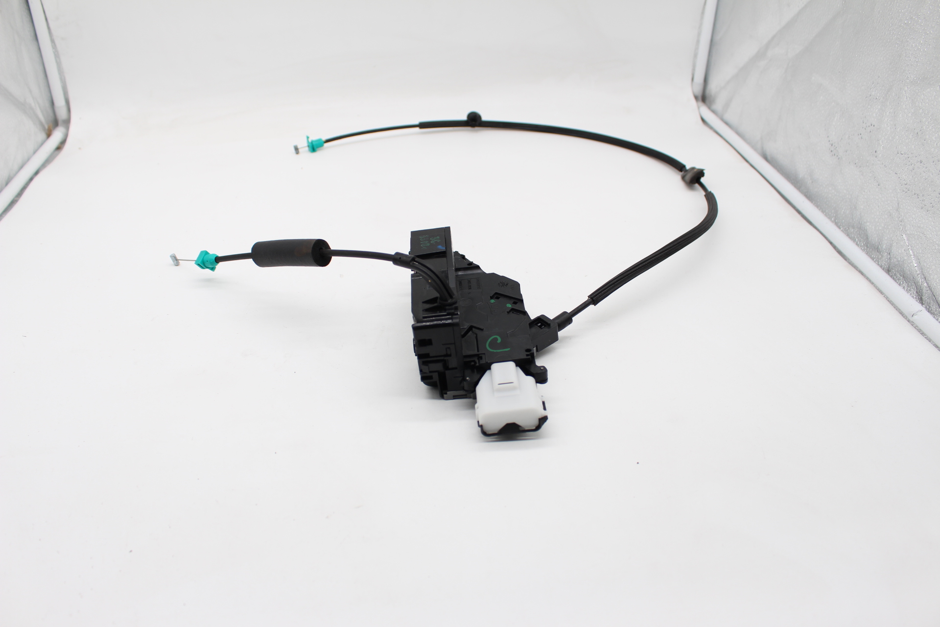 Peugeot / Citroen SCHLOSS TÜR VORNE 9136AE NEU NOS NEW OEM