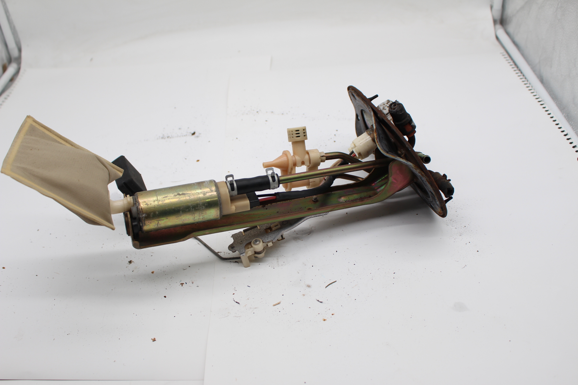 Benzinpumpe Kraftstoffpumpe 42021FE000 für Subaru Impreza WRX GD GG 01-04 RHD