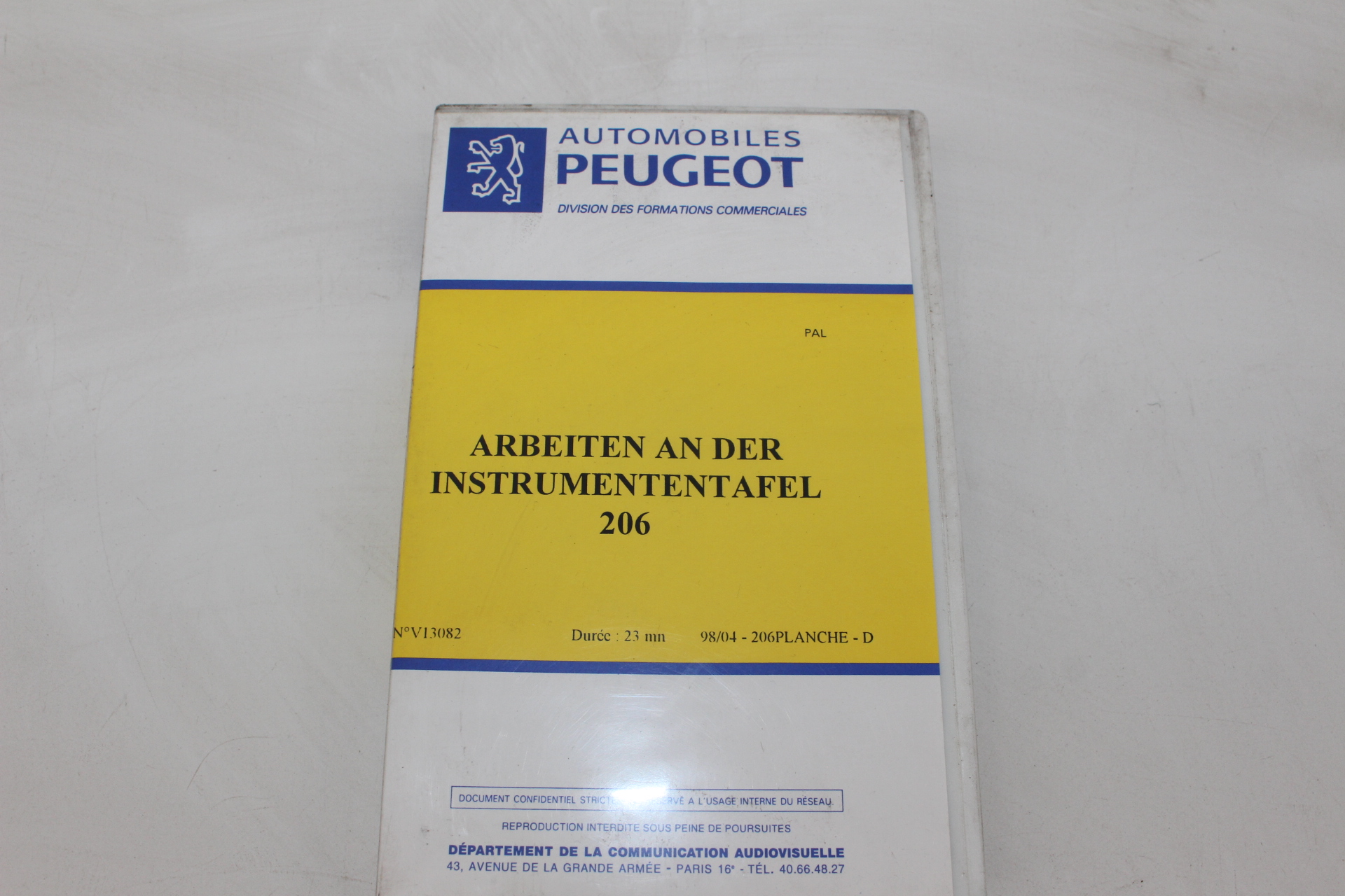 Original Peugeot Lehrvideokassette – Arbeiten an der Instrumententafel des 206