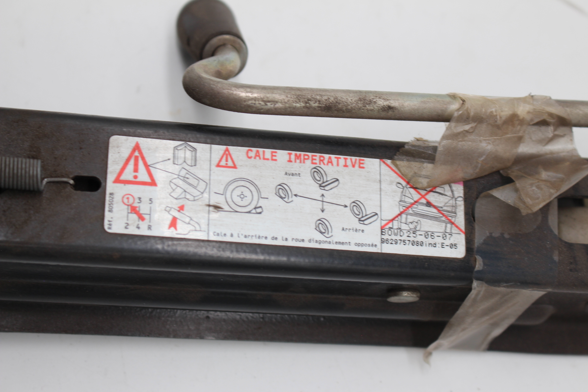 Peugeot / Citroen WAGENHEBER 672585 NEU NOS NEW OEM