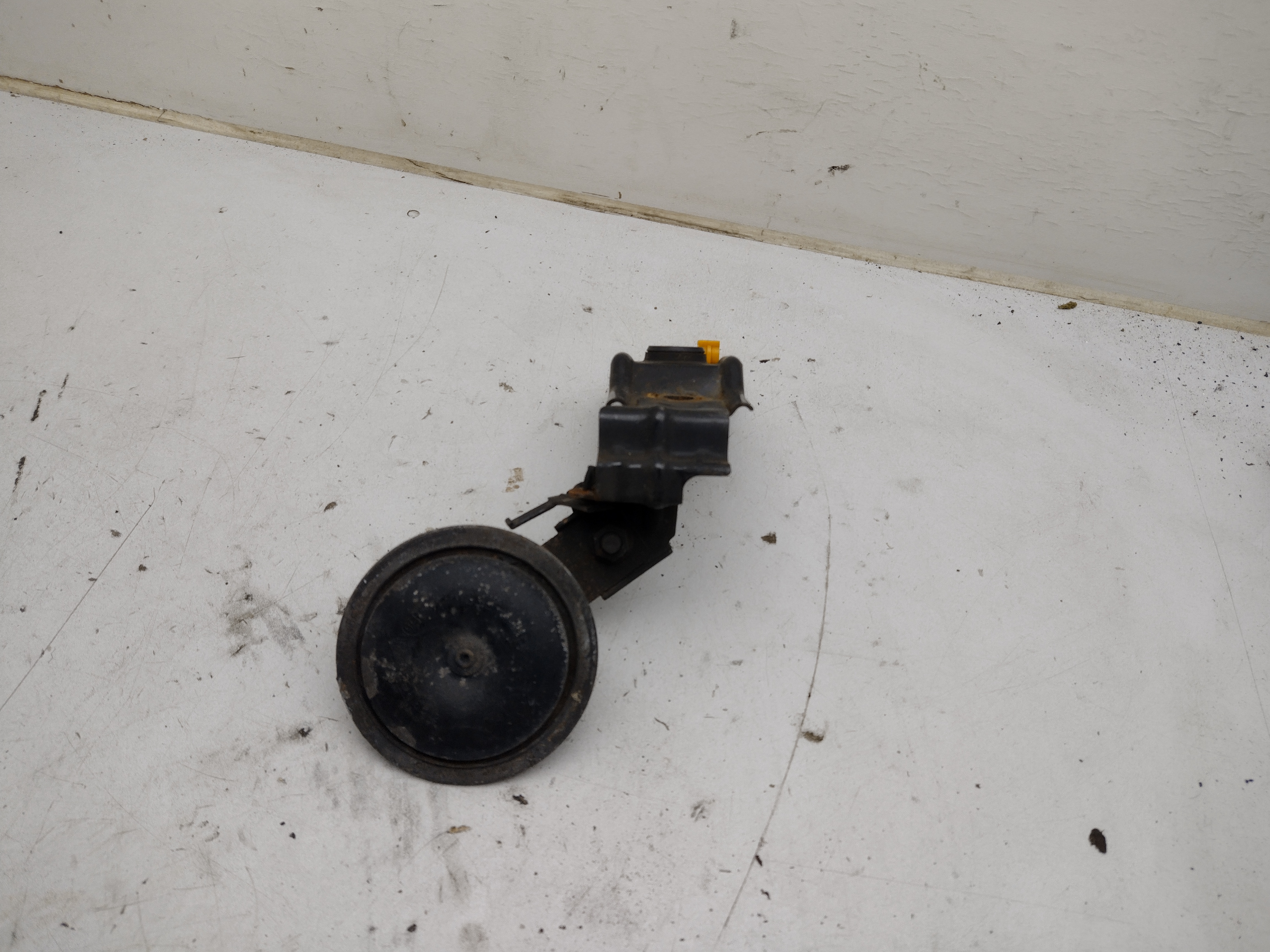 Hupe mit Kühlerhalter und Haubenstange Clip für Subaru Impreza GC GF 93-00 Hupe mit Kühlerhalter und Haubenstange Clip für Subaru Impreza GC GF 93-00