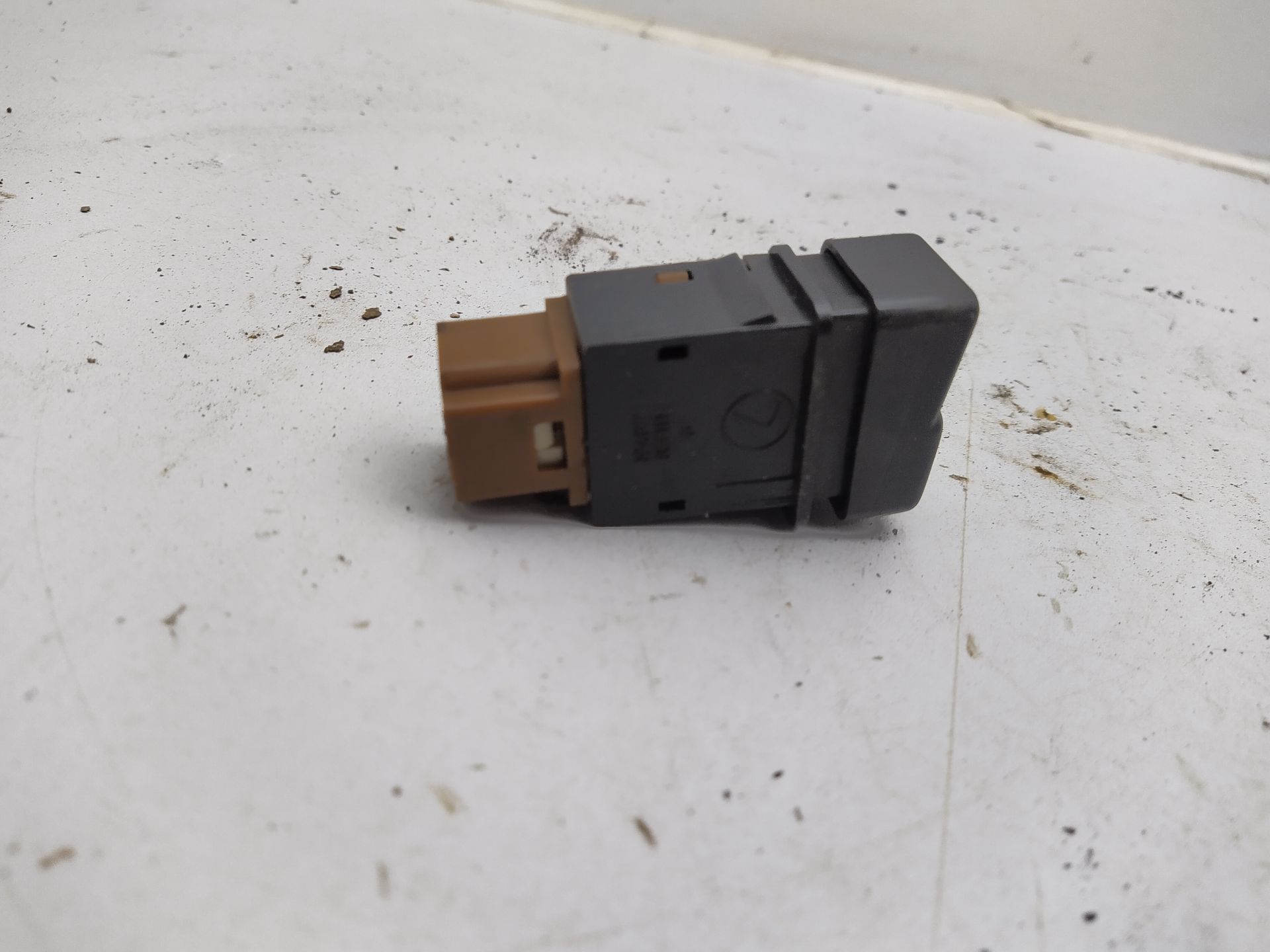HEIGHT Schalter vom Luftfahrwerk für Subaru Legacy 1 BJF