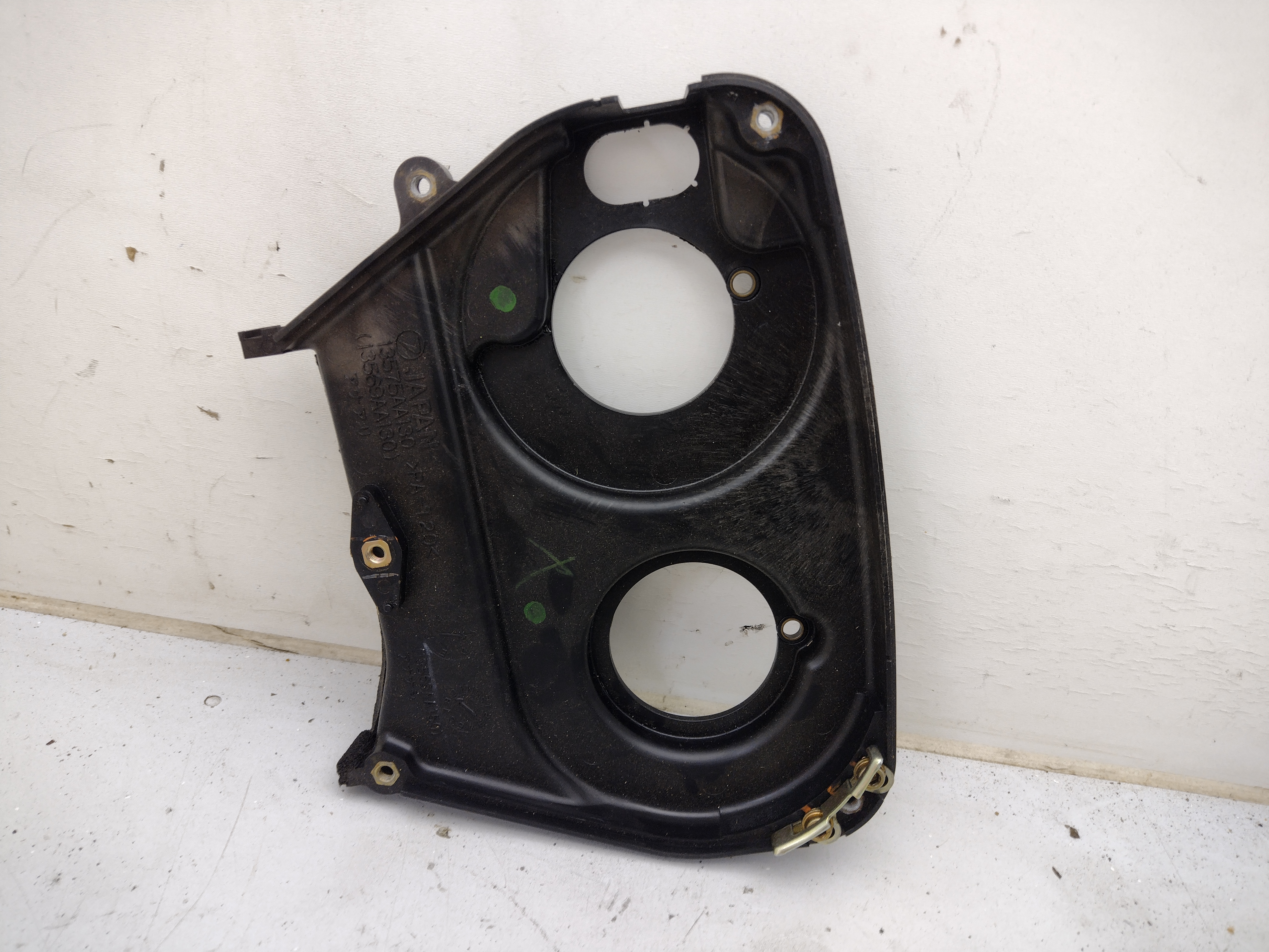 Zahnriemenabdeckung links innen für Subaru mit EJ DOHC-Motoren / 13575AA130 Zahnriemenabdeckung links innen für Subaru mit EJ DOHC-Motoren / 13575AA130