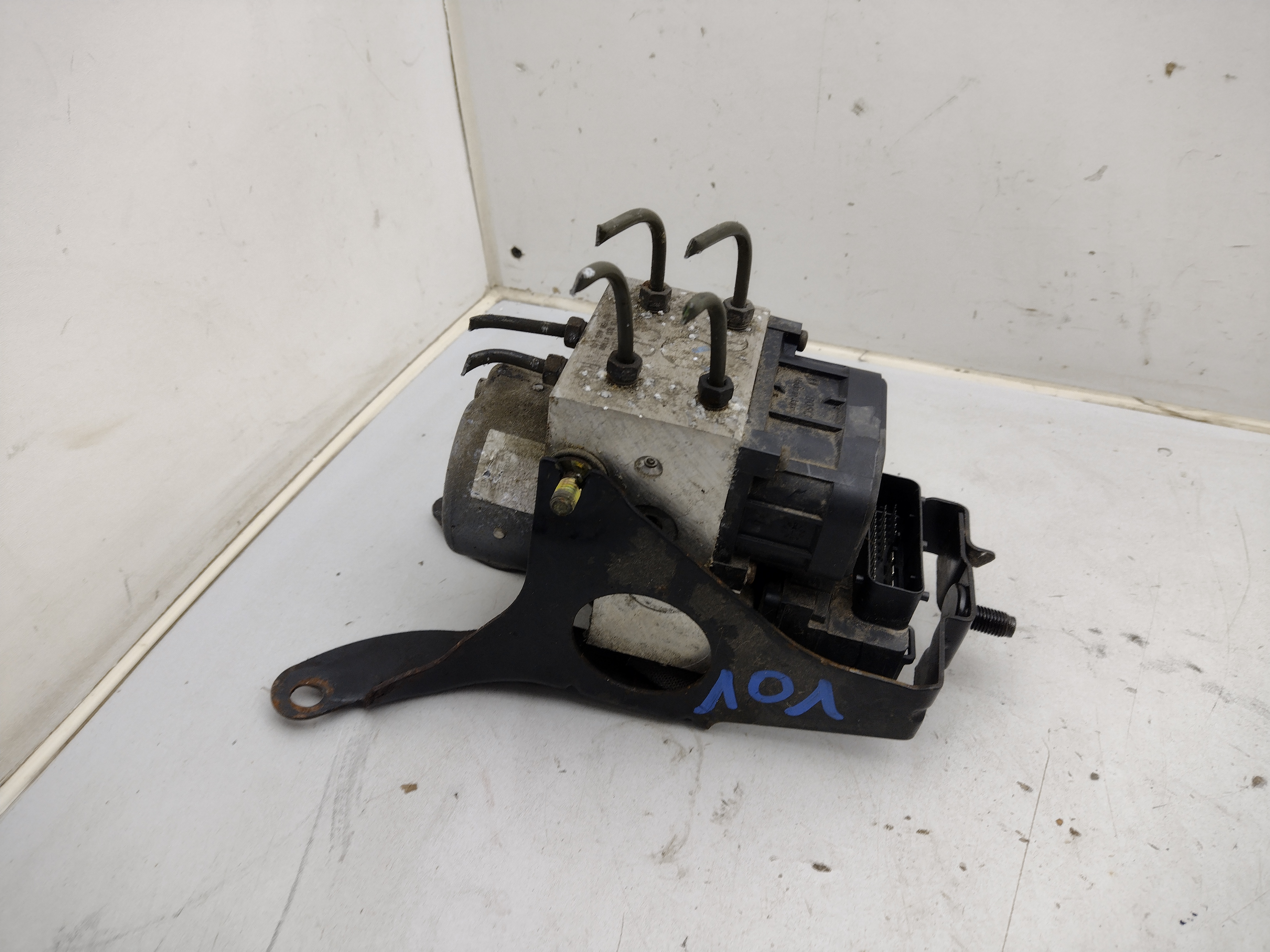 ABS Block von Subaru Impreza 2 GD GG Newage 27534FE030 ABS Block von Subaru Impreza 2 GD GG Newage 27534FE030