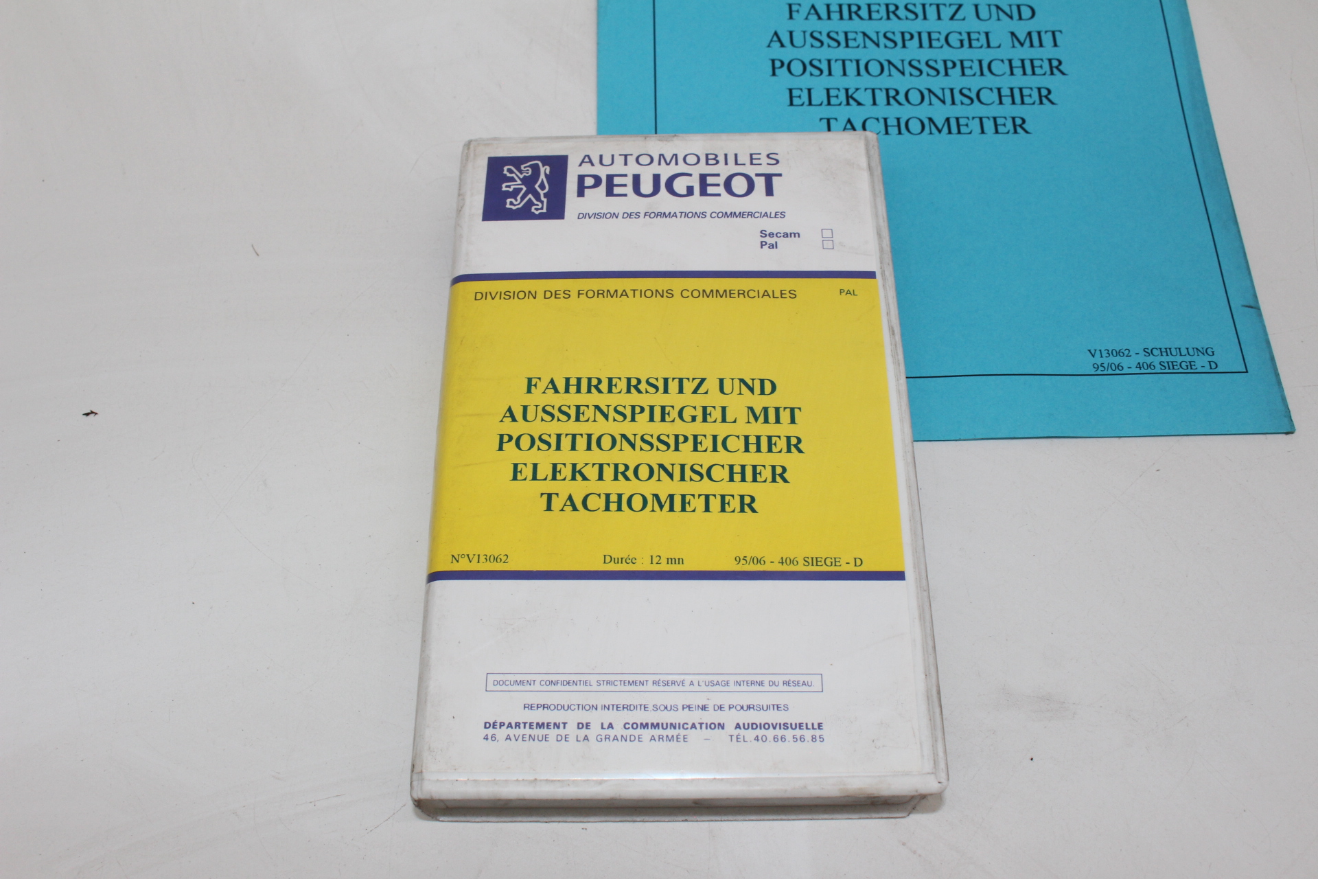 Peugeot Lehrvideokassette – FAHRERSITZ UND AUSSENSPIEGEL MIT POSITIONSSPEICHER ELEKTRONISCHER TACHOMETER