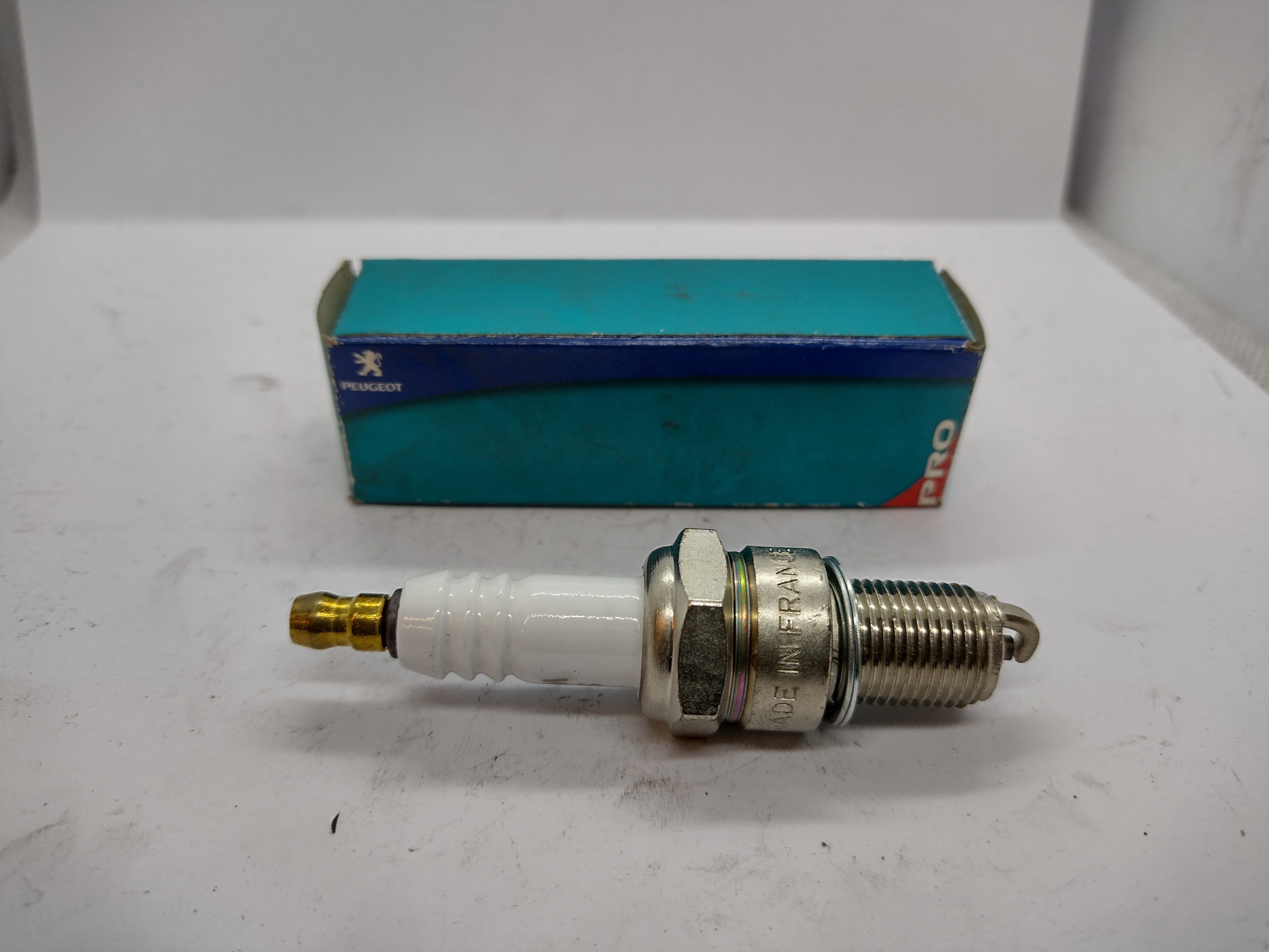 Peugeot Zündkerze 59623R Eyquem RC52LS NEU NOS NEW OEM Peugeot Zündkerze 59623R Eyquem RC52LS NEU NOS NEW OEM