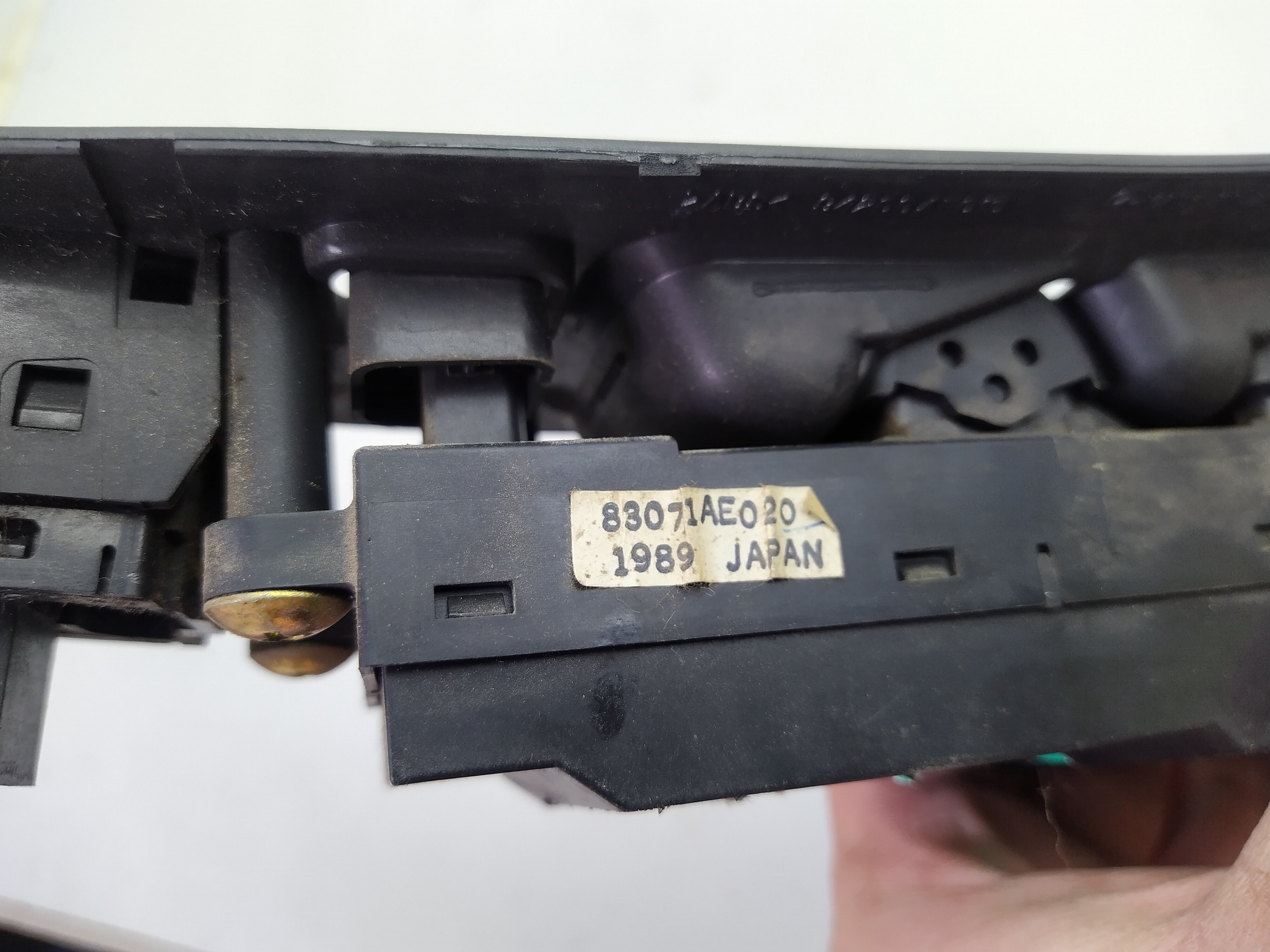 Schaltereinheit für Fensterheber von Subaru Legacy 3 BE BH  Outback 83071AE020
