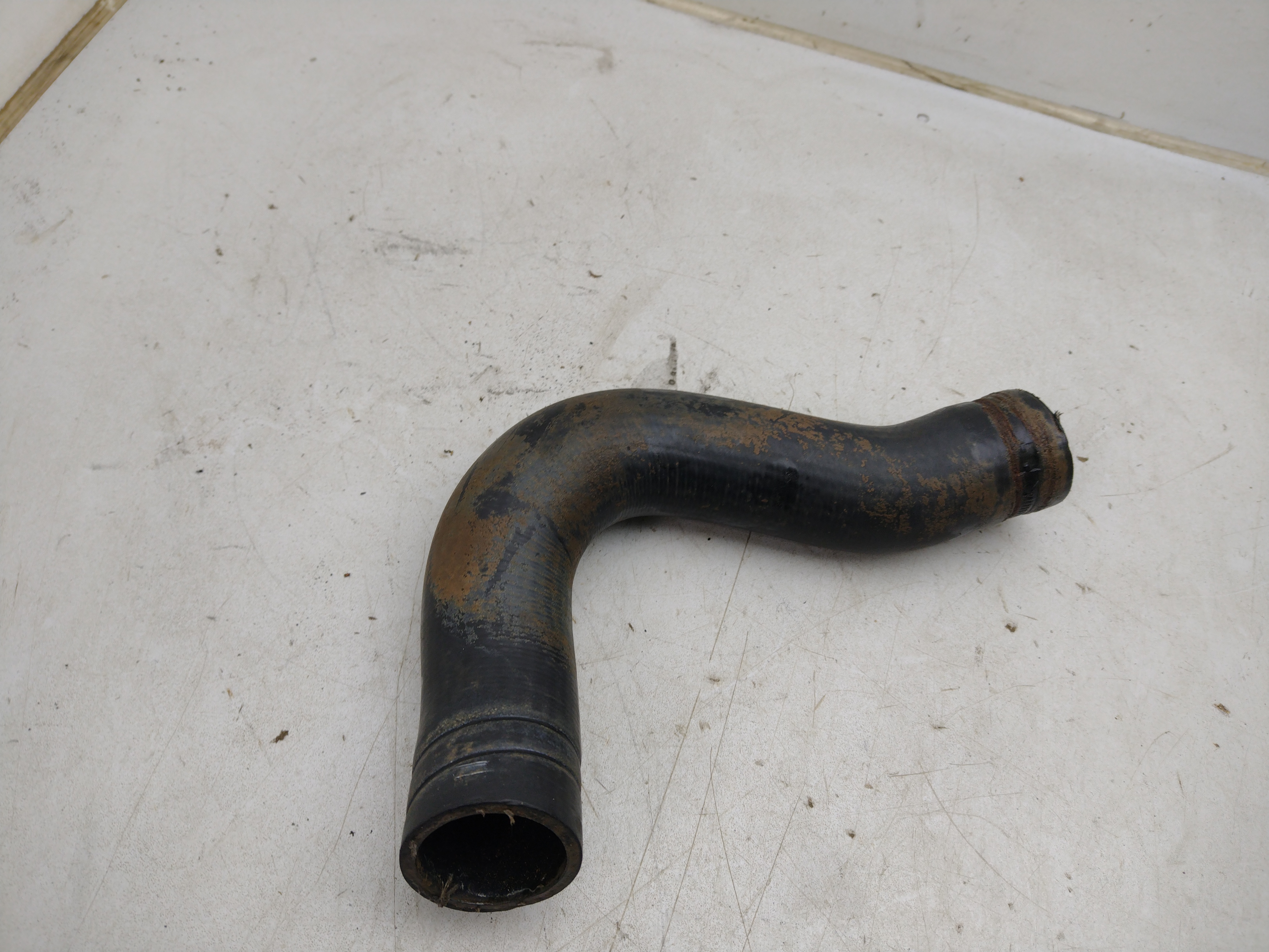 Unterer Kühlwasserschlauch von Subaru Impreza GC8 GF8 Unterer Kühlwasserschlauch von Subaru Impreza GC8 GF8