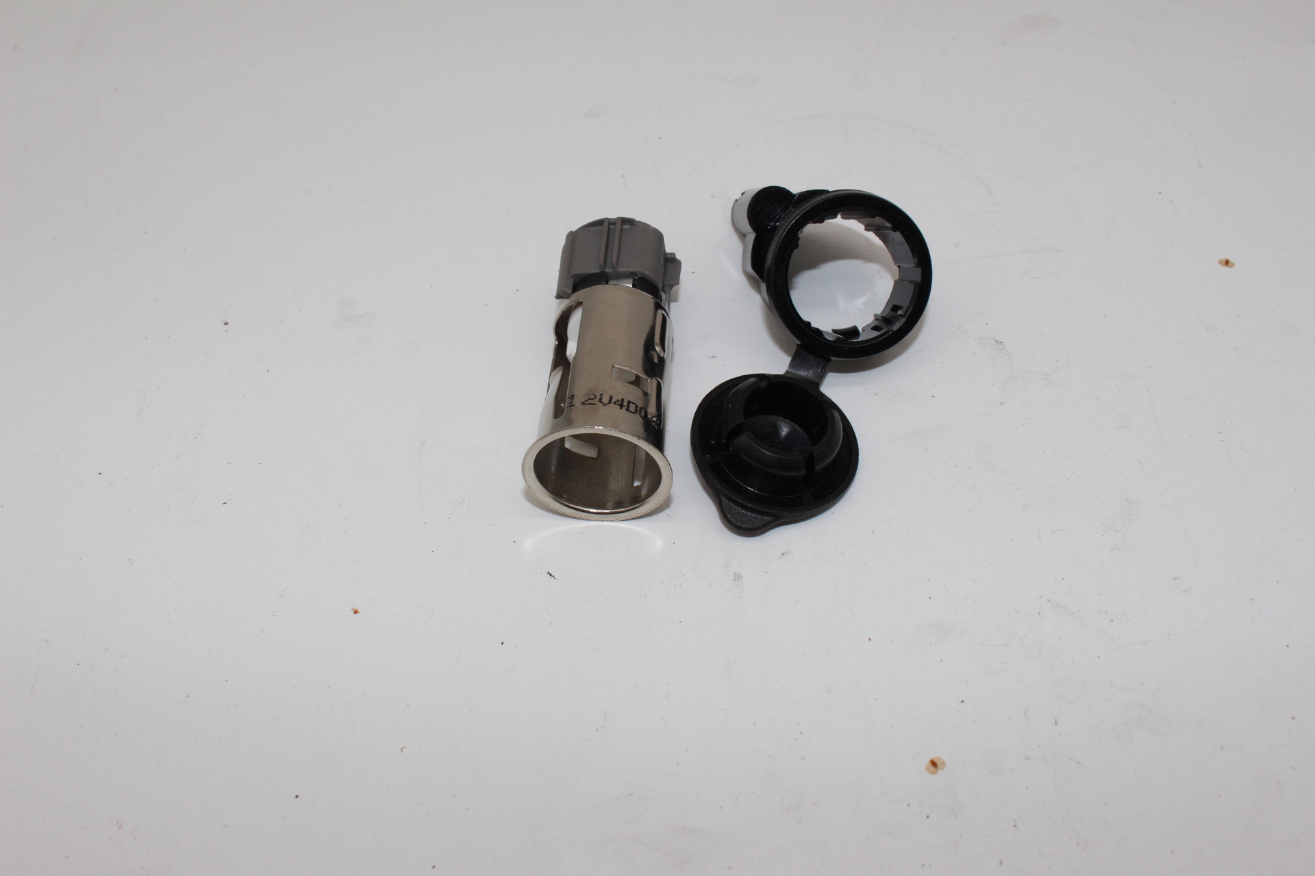 Citroen / Peugeot Steckdose, Zigarettenanzünder 8227C8 NEU NOS