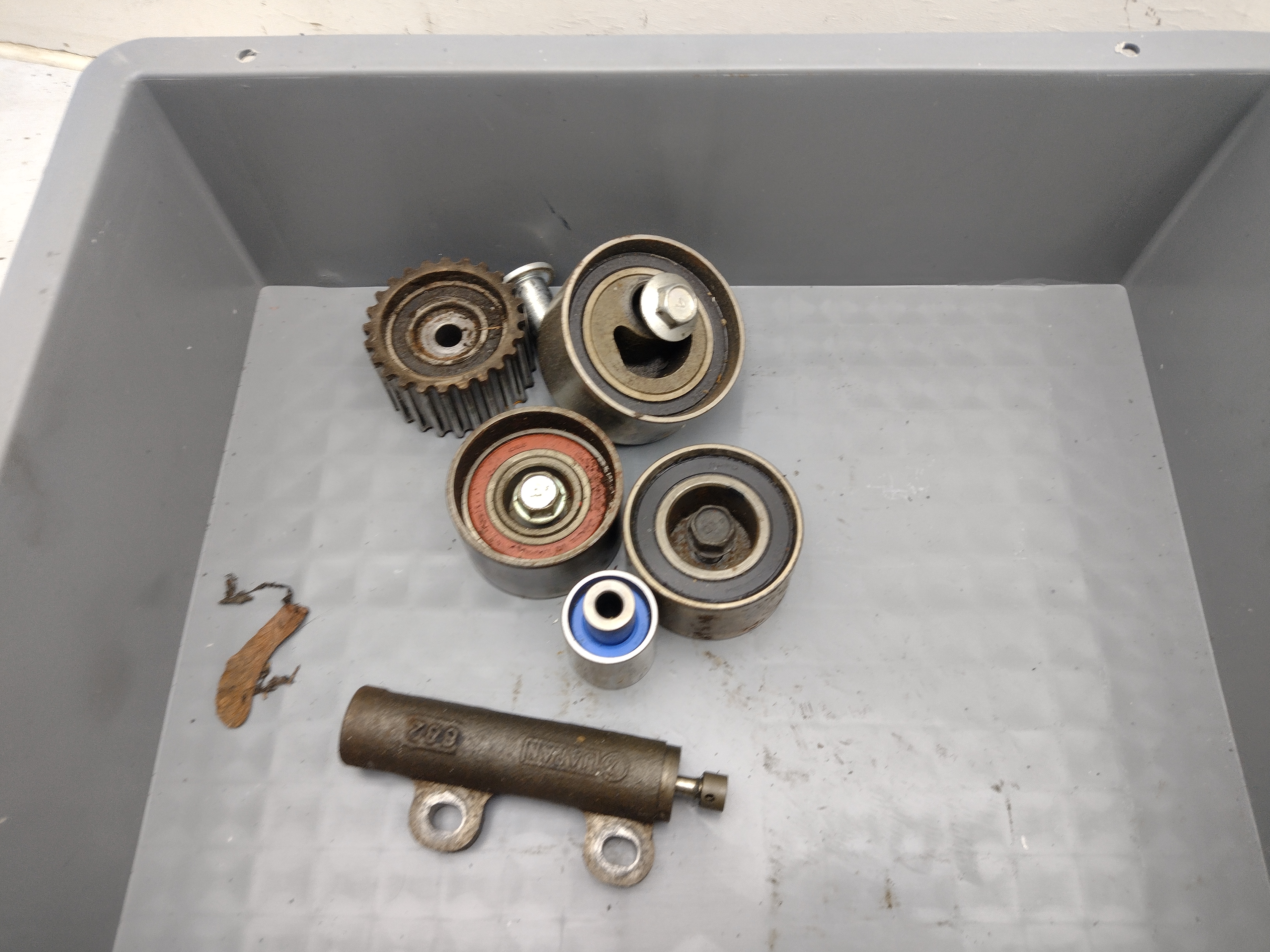 Zahnriemen Rollen, Räder und Spanner  von einen Subaru EJ20G Turbomotor Zahnriemen Rollen, Räder und Spanner  von einen Subaru EJ20G Turbomotor