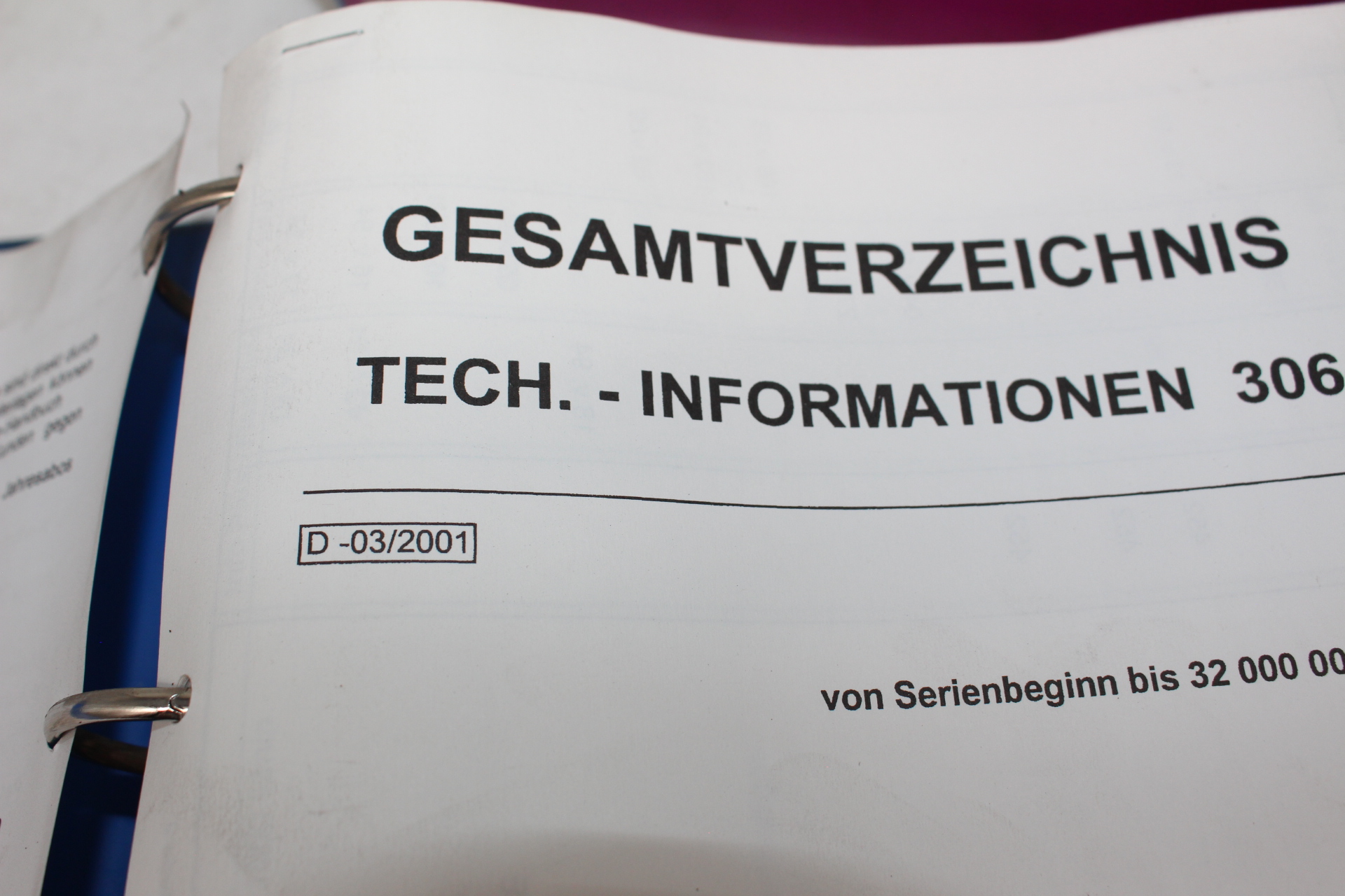 Original Peugeot Ordner „TECHNISCHE MITTEILUNGEN“ für Modeljahre 96-01 Sammlung RAR selten
