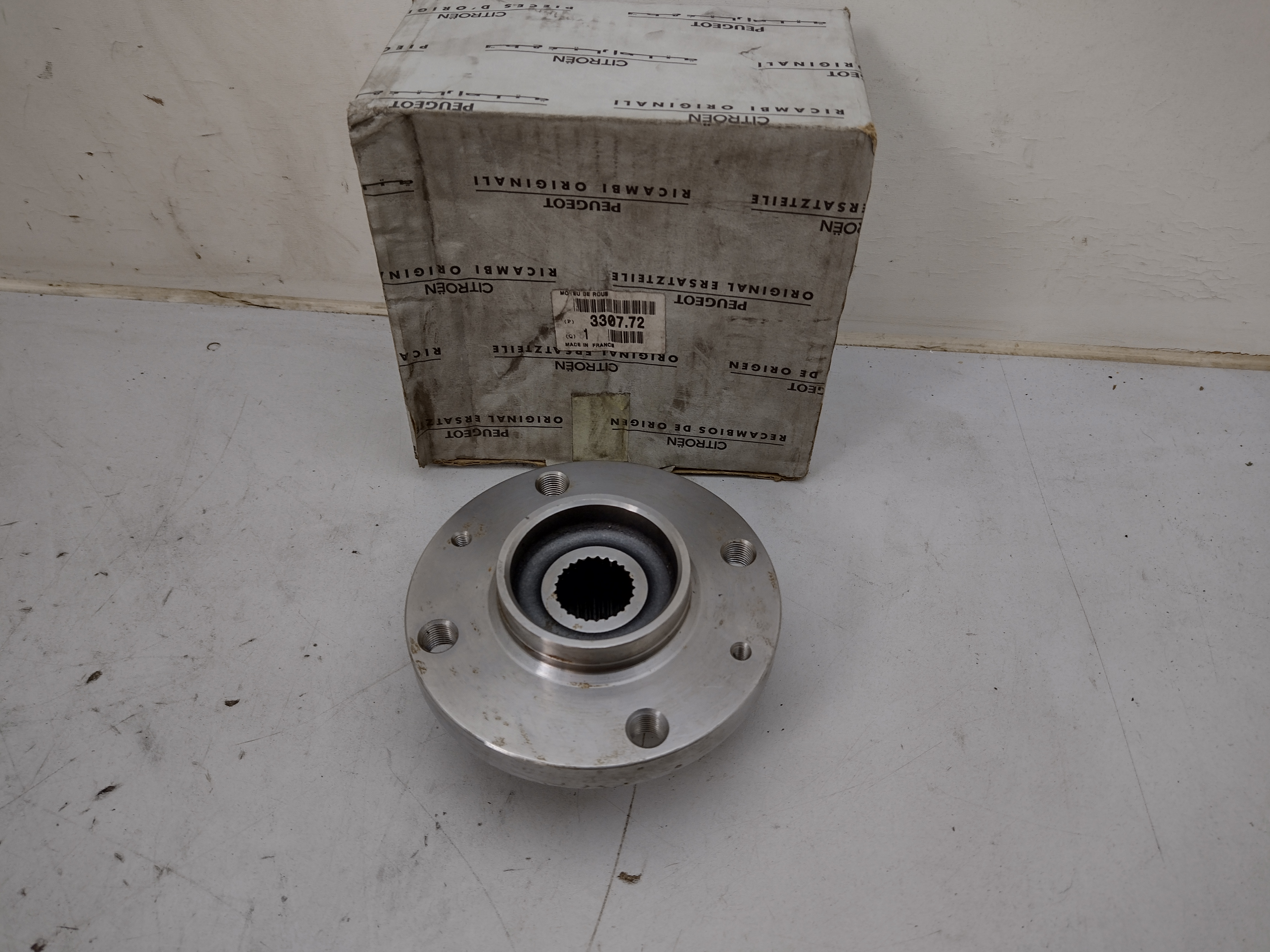 Peugeot / Citroen RADNABE VORN 330772 NOS NEW OEM Peugeot / Citroen RADNABE VORN 330772 NOS NEW OEM