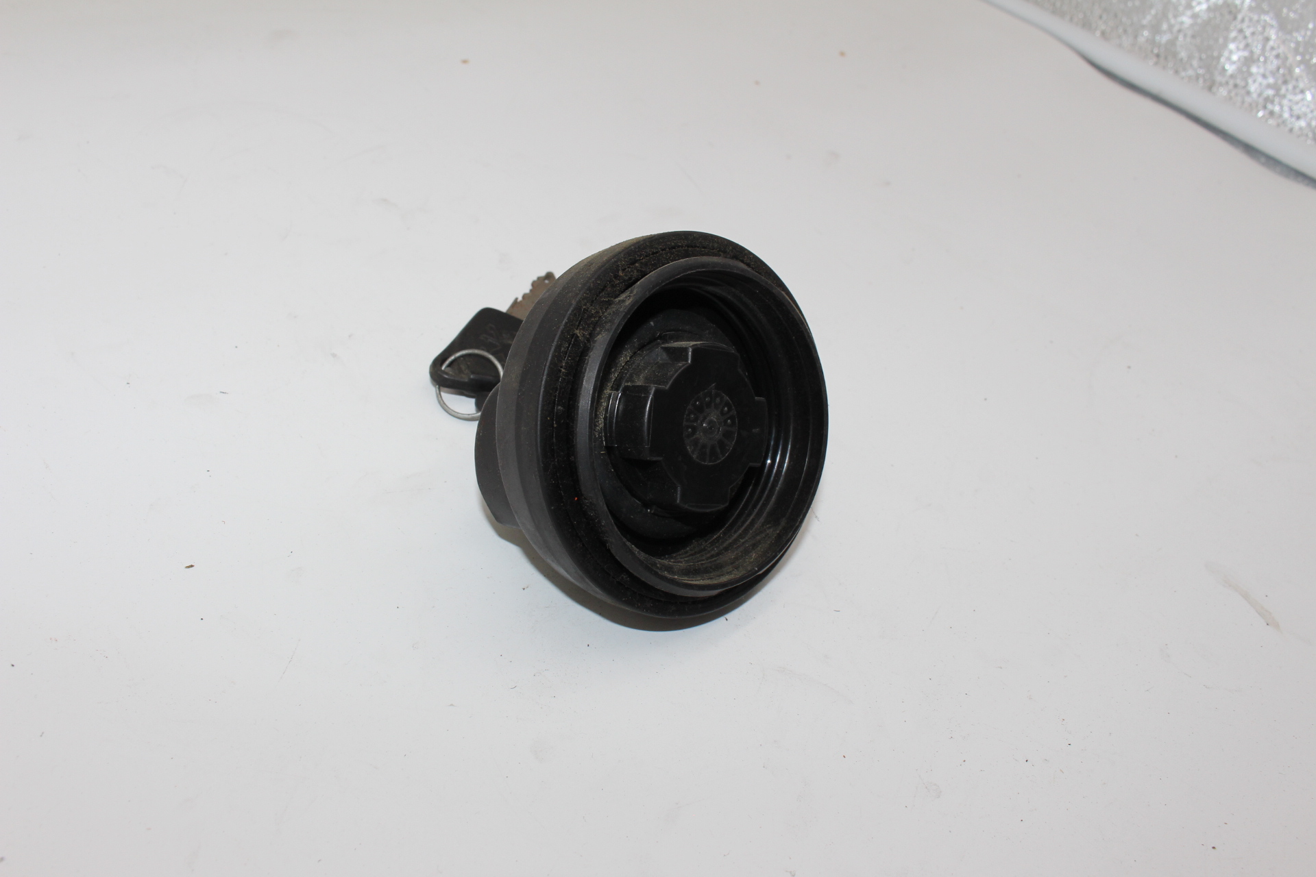 Peugeot Tankschloss Tankverschluss mit 2 Schlüssel NOS NEW OEM