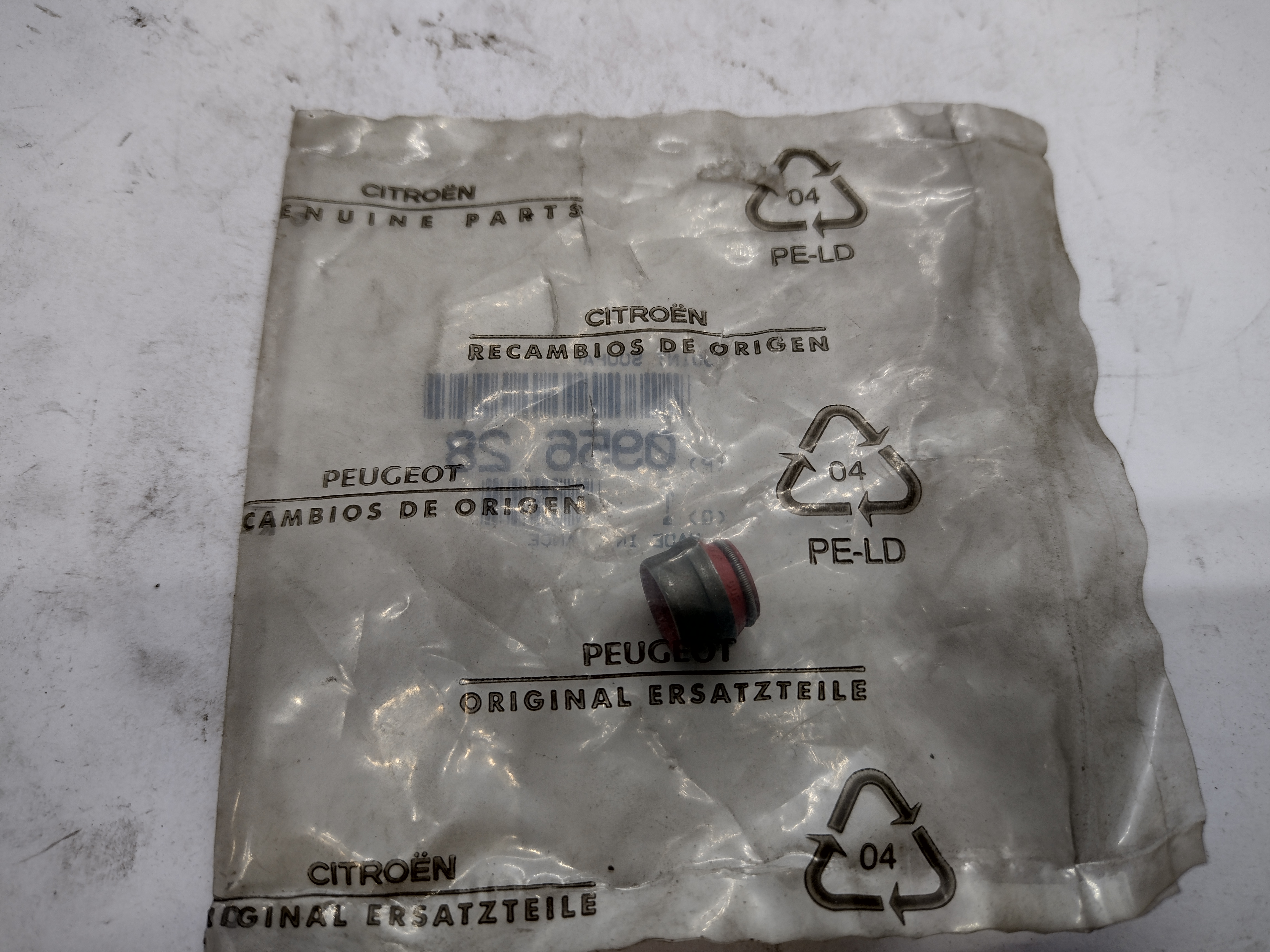 Peugeot / Citroen Ventilschaftdichtung 095628 NEU NOS NEW Peugeot / Citroen Ventilschaftdichtung 095628 NEU NOS NEW