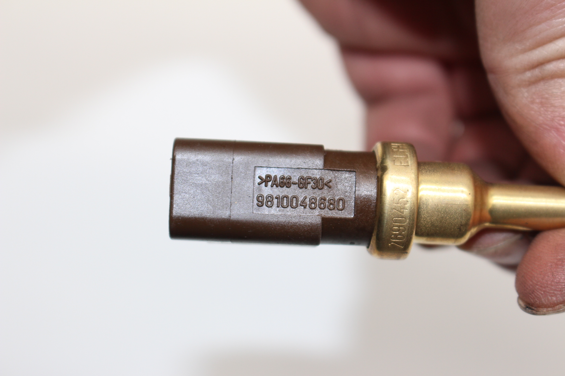 Peugeot / Citroen Kühlmitteltemperatursensor 2-polig 9810048680 NEU NOS NEW OEM