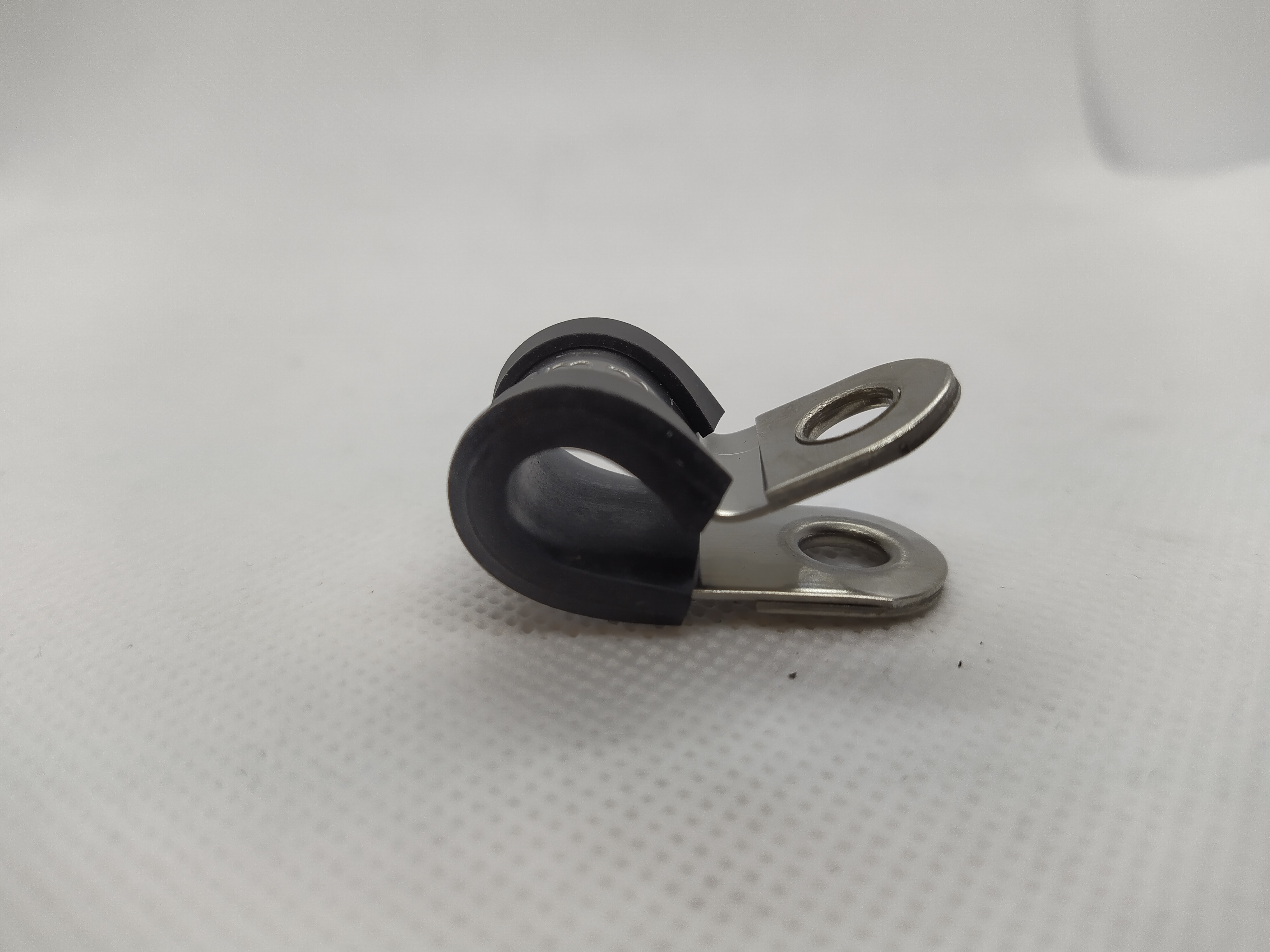 8mm gepolsterte Schlauchbefestigungsschlaufe Schlauchklemme aus Edelstahl V2A 8mm gepolsterte Schlauchbefestigungsschlaufe Schlauchklemme aus Edelstahl V2A