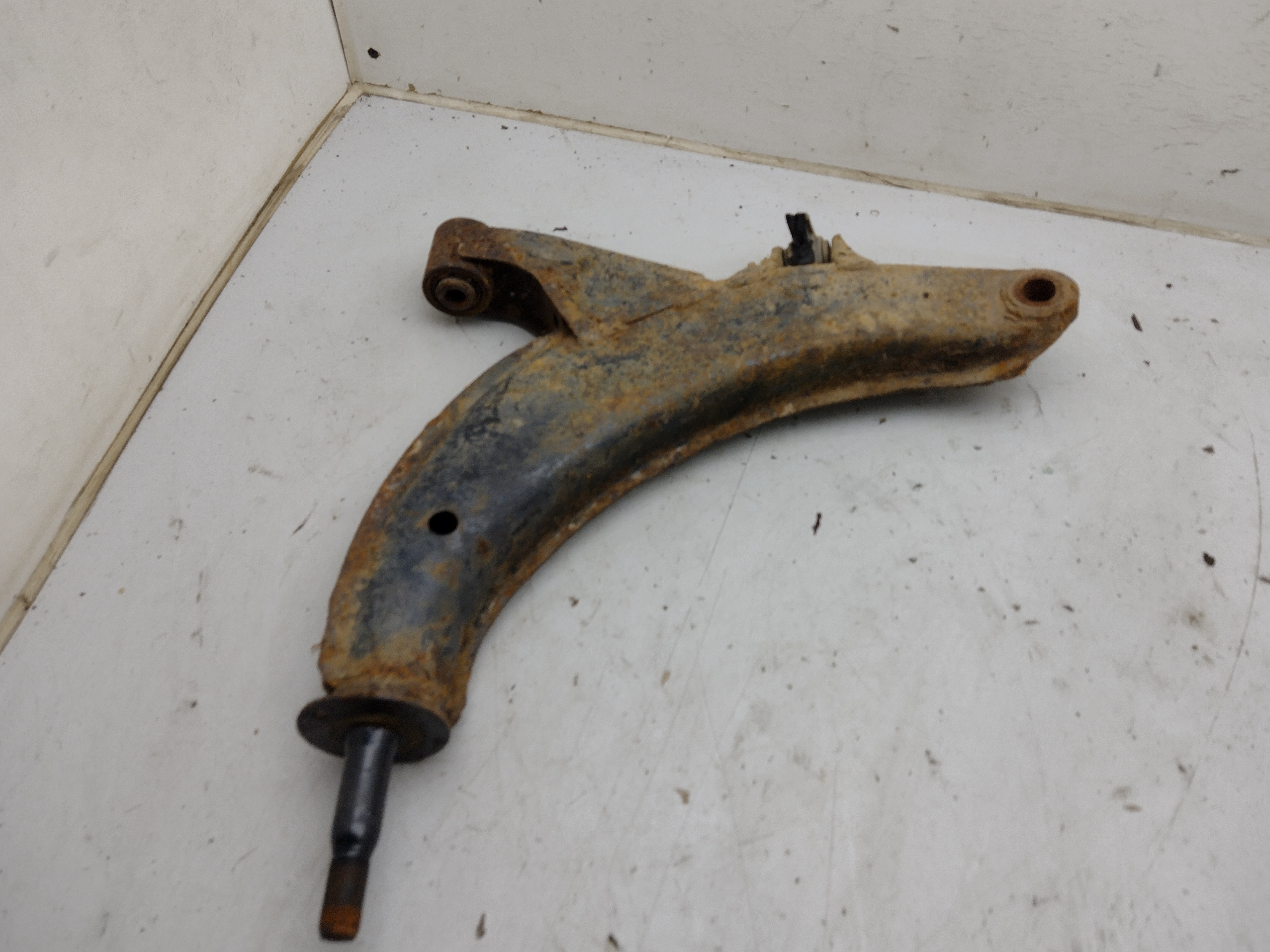 Querlenker vorne rechts für Subaru Legacy 1 BC BJF 89-94 Querlenker vorne rechts für Subaru Legacy 1 BC BJF 89-94