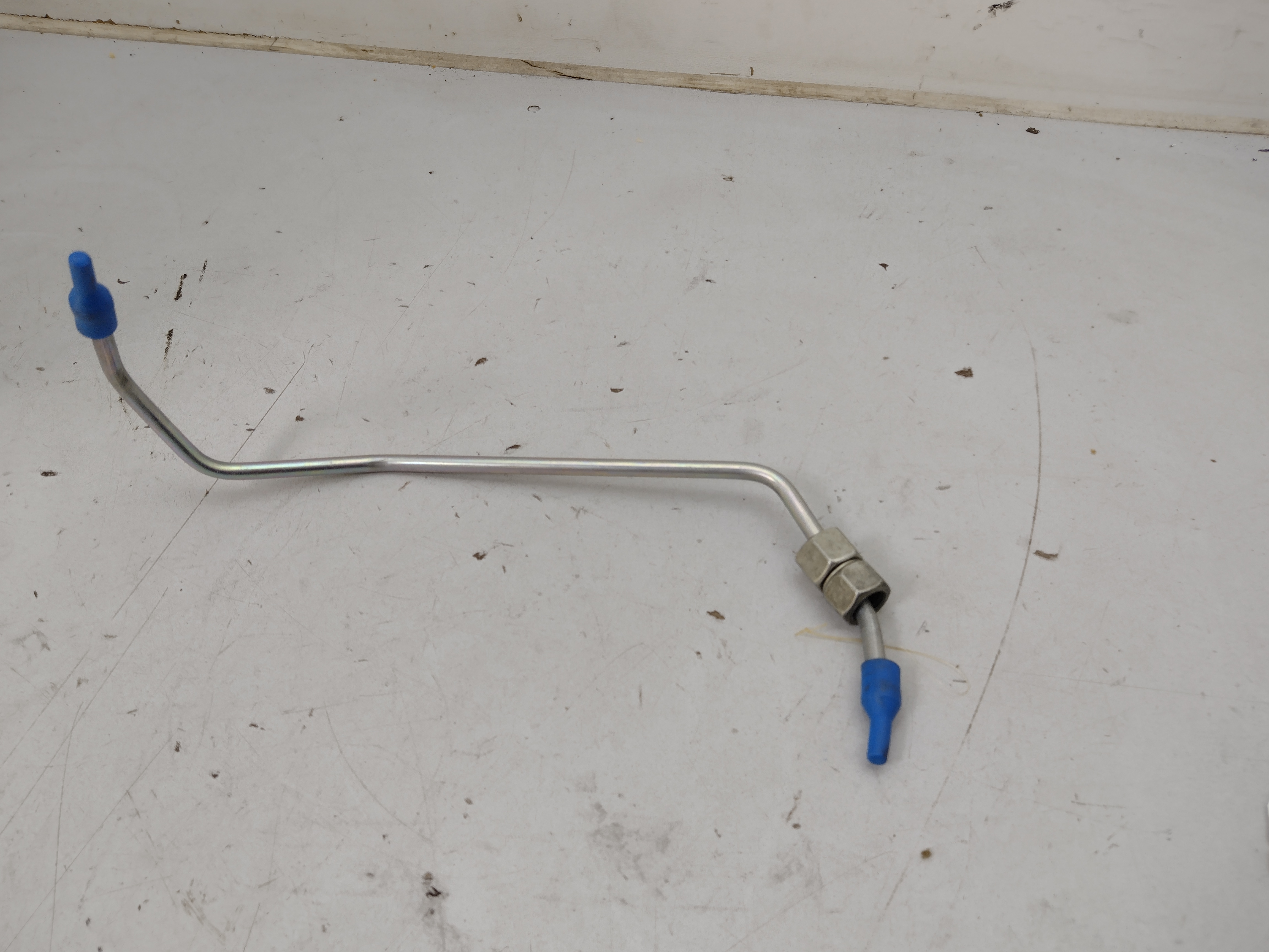Peugeot / Citroen Kraftstoffleitung 1570J4 NOS NEW Peugeot / Citroen Kraftstoffleitung 1570J4 NOS NEW