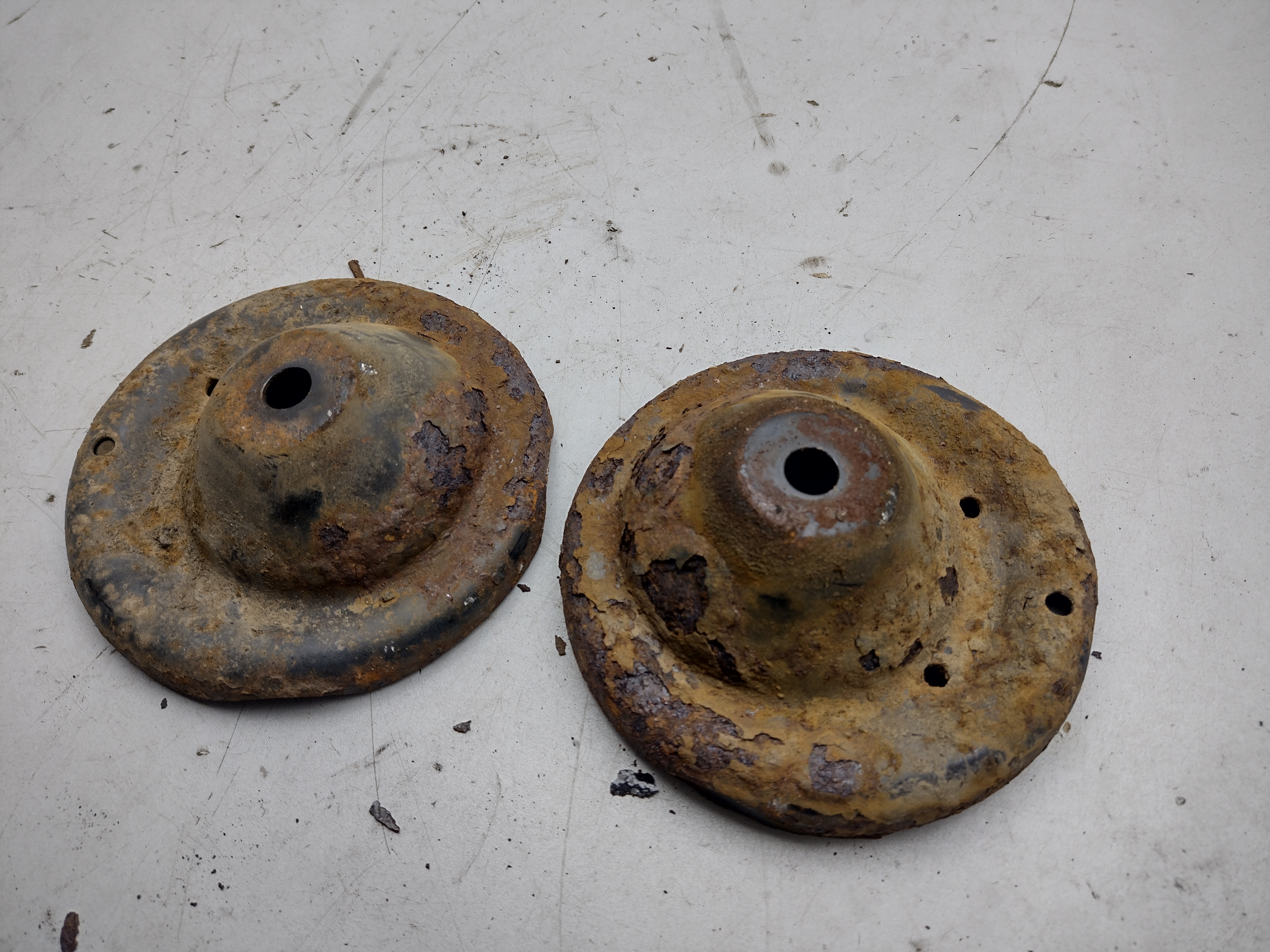 Satz Federteller vorne für Subaru Impreza GC GF 93-00 Satz Federteller vorne für Subaru Impreza GC GF 93-00