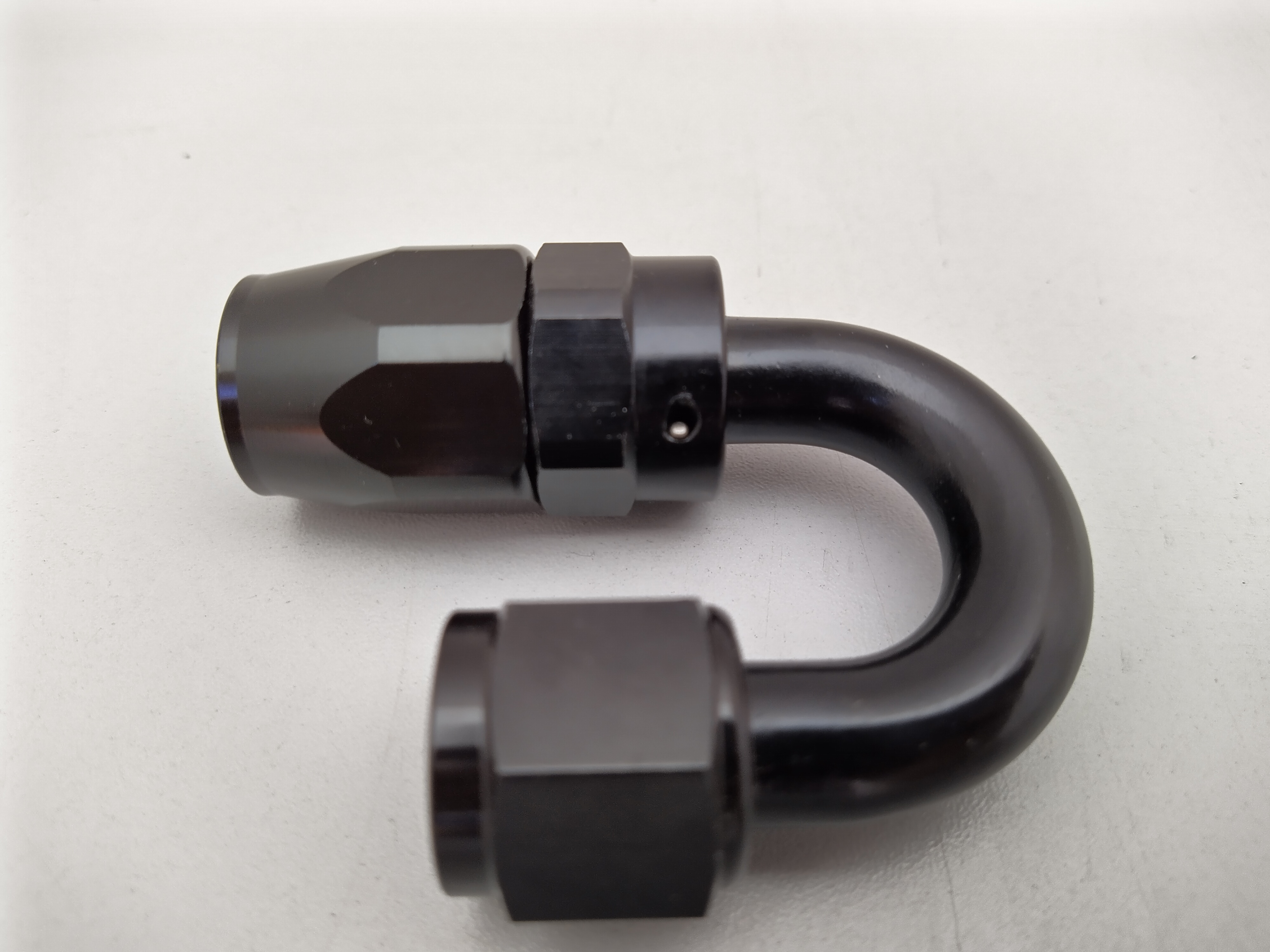 Alu-Fitting schwarz AN8 Dash 8 180° Alu-Fitting schwarz AN8 Dash 8 180°