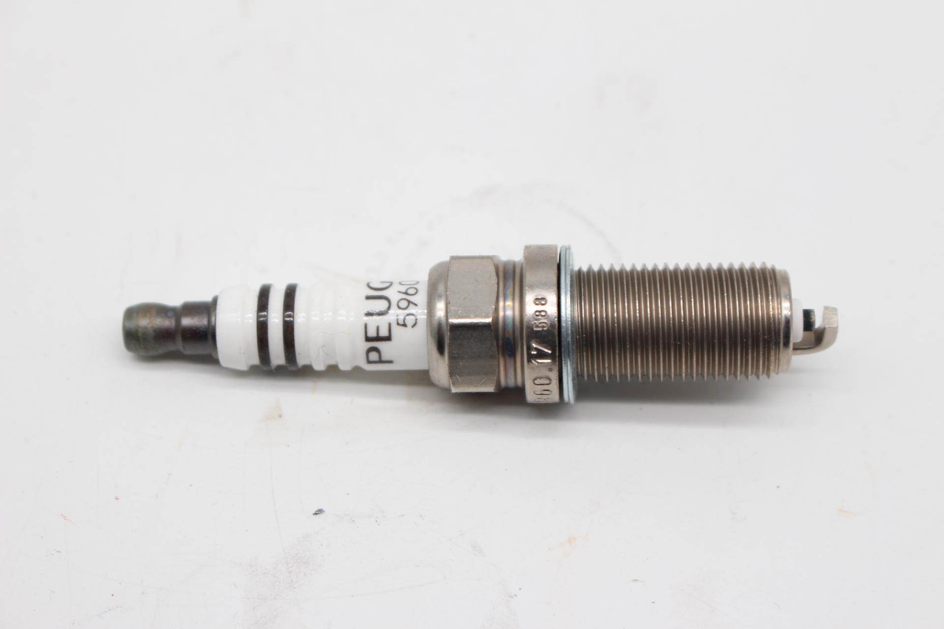 Peugeot Zündkerze 596017 NEU NOS NEW OEM