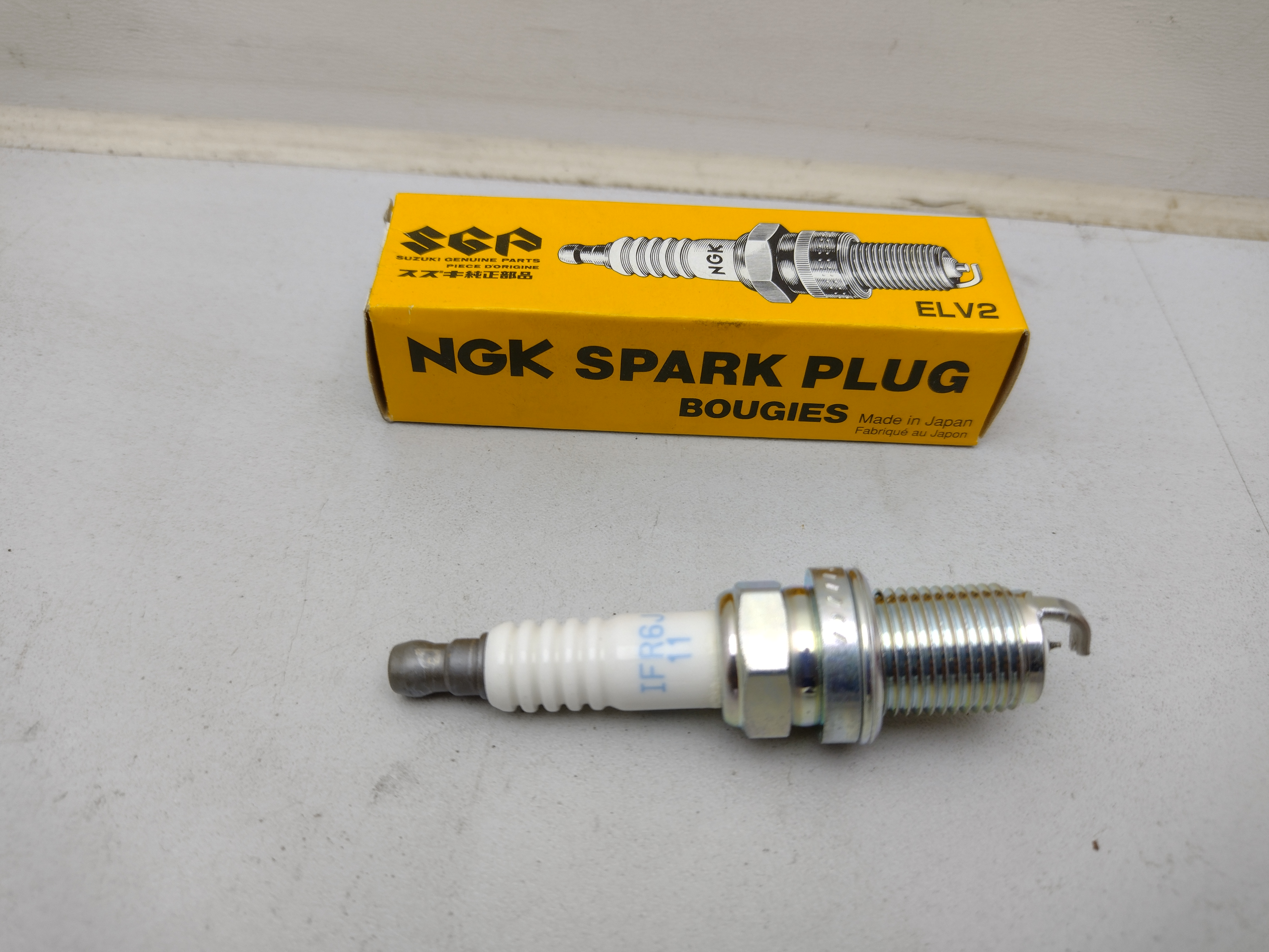 SUZUKI 0948200550 NGK IFR6J1 Zündkerze für Subaru und SUZUKI SUZUKI 0948200550 NGK IFR6J1 Zündkerze für Subaru und SUZUKI