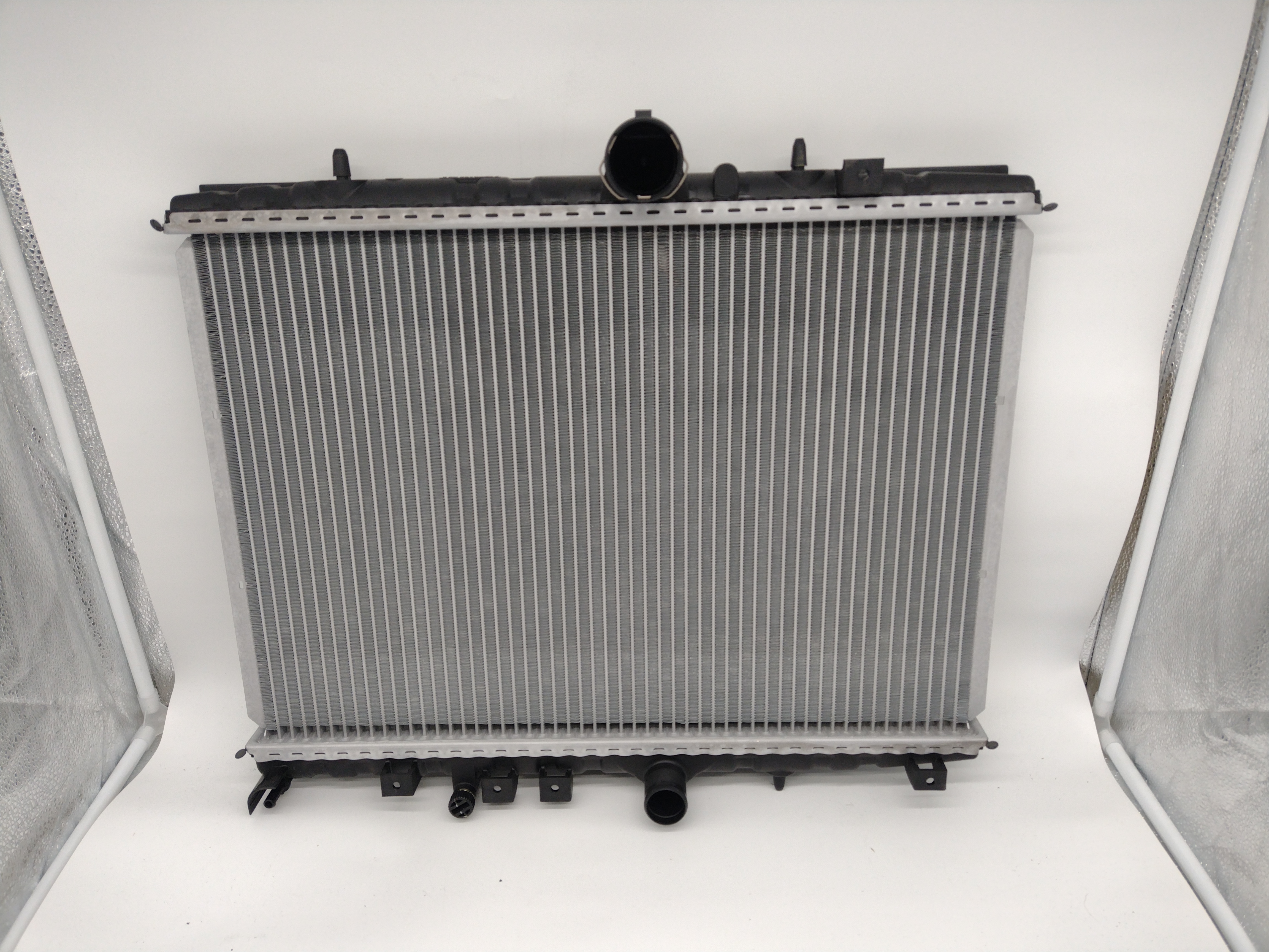 Peugeot 406 / Citroen C5 Wasserkühler Kühler 133068 NEU NOS NEW OEM Peugeot 406 / Citroen C5 Wasserkühler Kühler 133068 NEU NOS NEW OEM