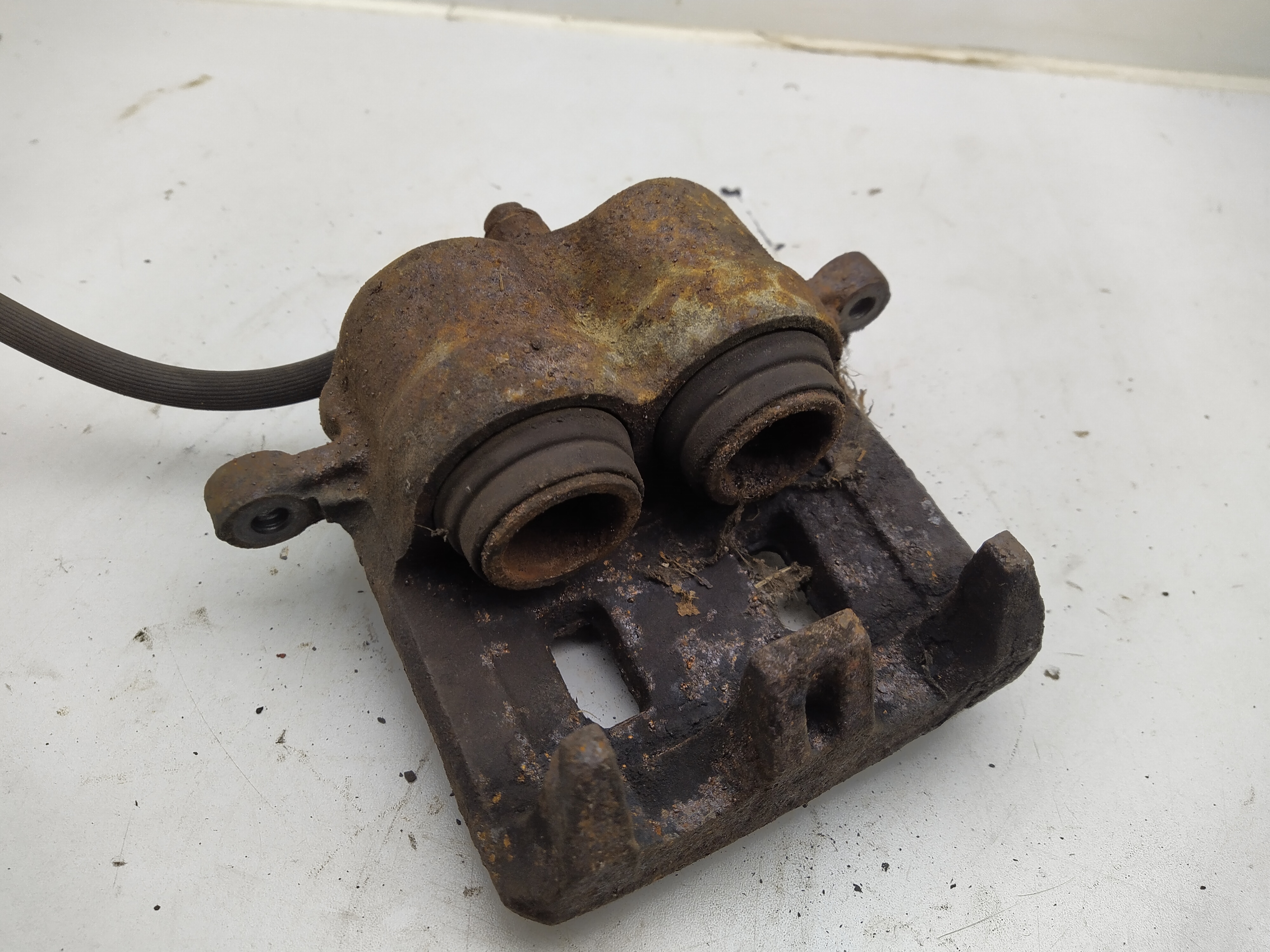 2 Kolben Bremssattel vorne rechts SUBARU LEGACY 3 BE BH 2.5l 3.0l Turbo